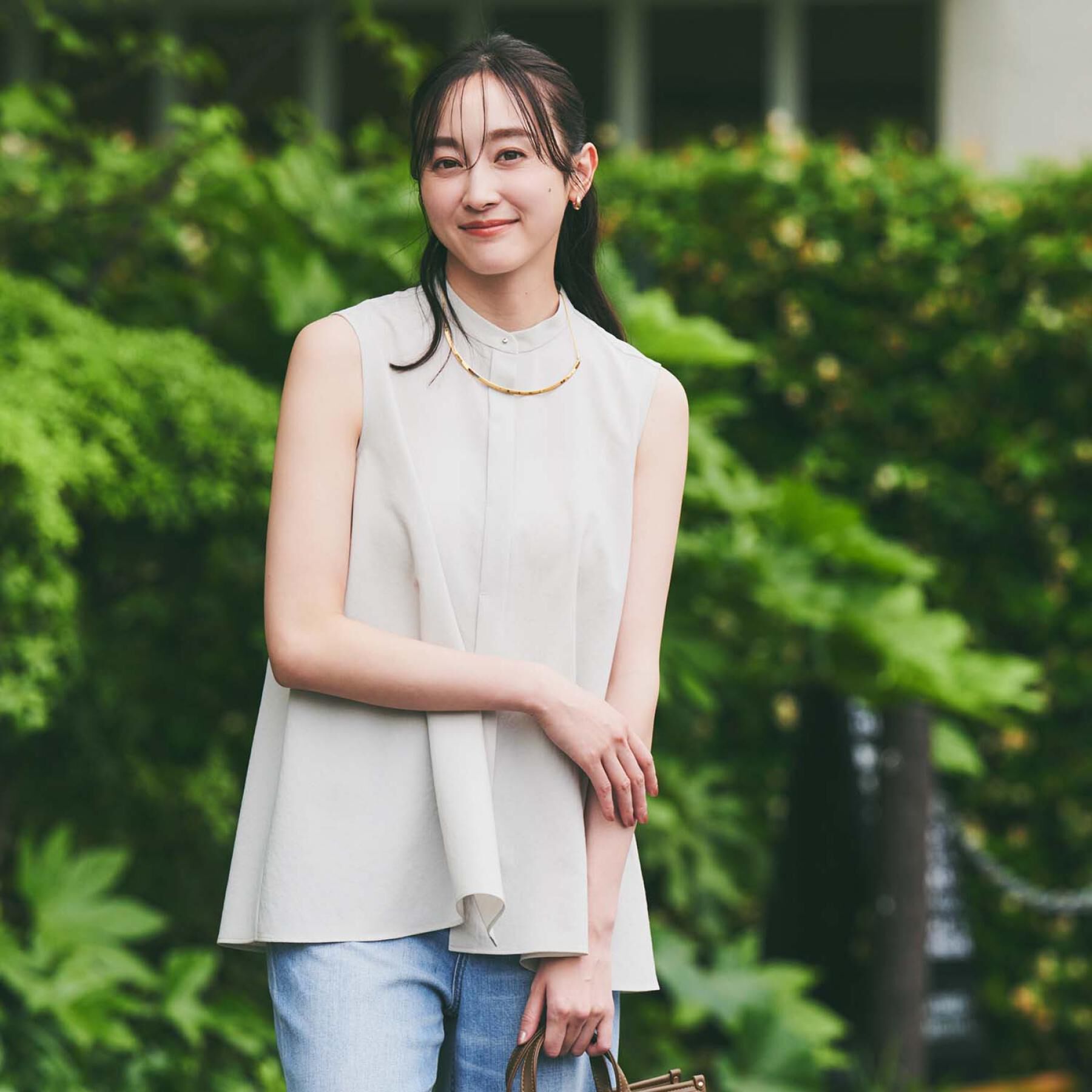 UNTITLED「【接触冷感/吸水速乾】フレアバックシャンブラウス」|シャツ・ブラウス|グレージュ(050)