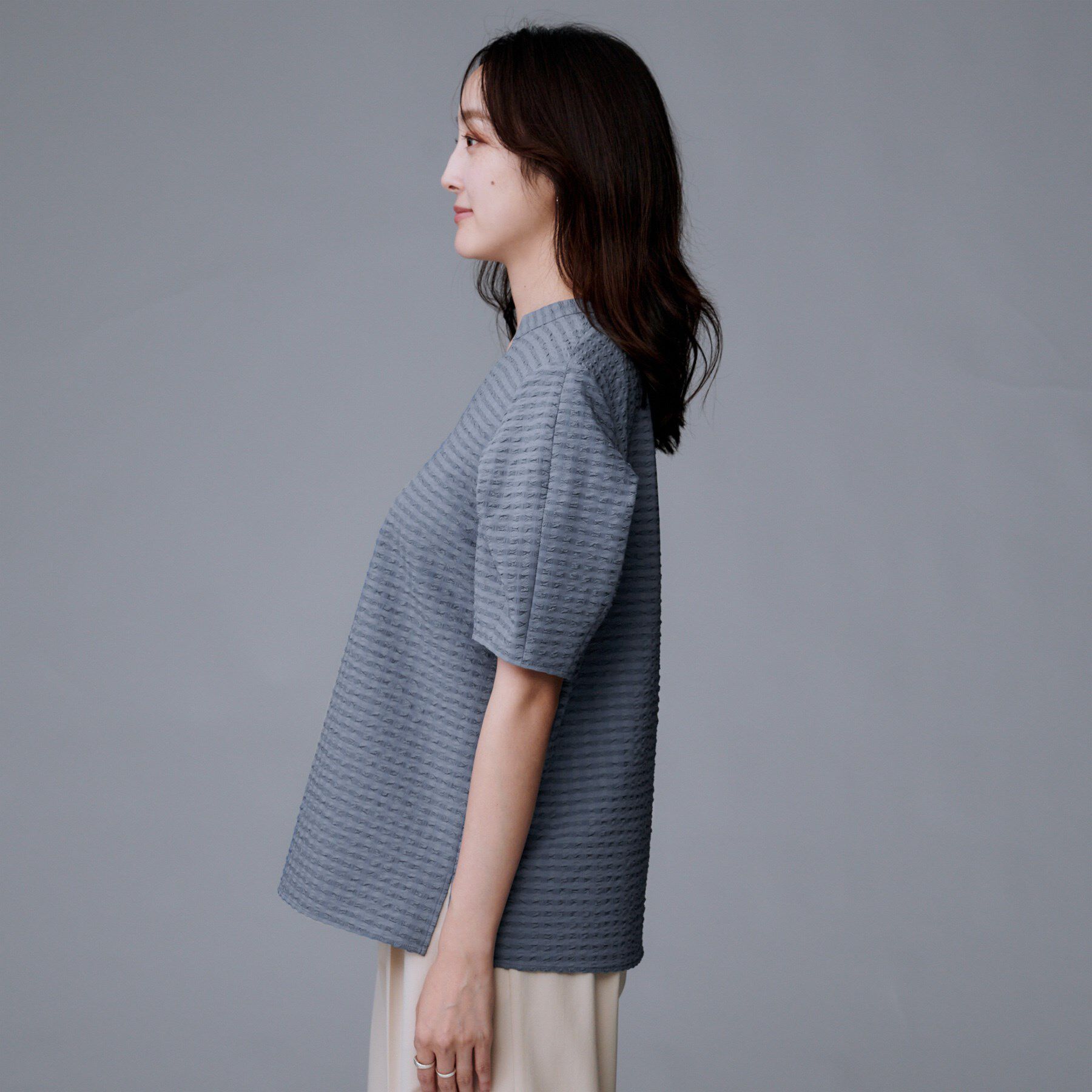 UNTITLED「【吸水速乾/ストレッチ/Vネック】フォルムスリーブ ブラウス」|シャツ・ブラウス|