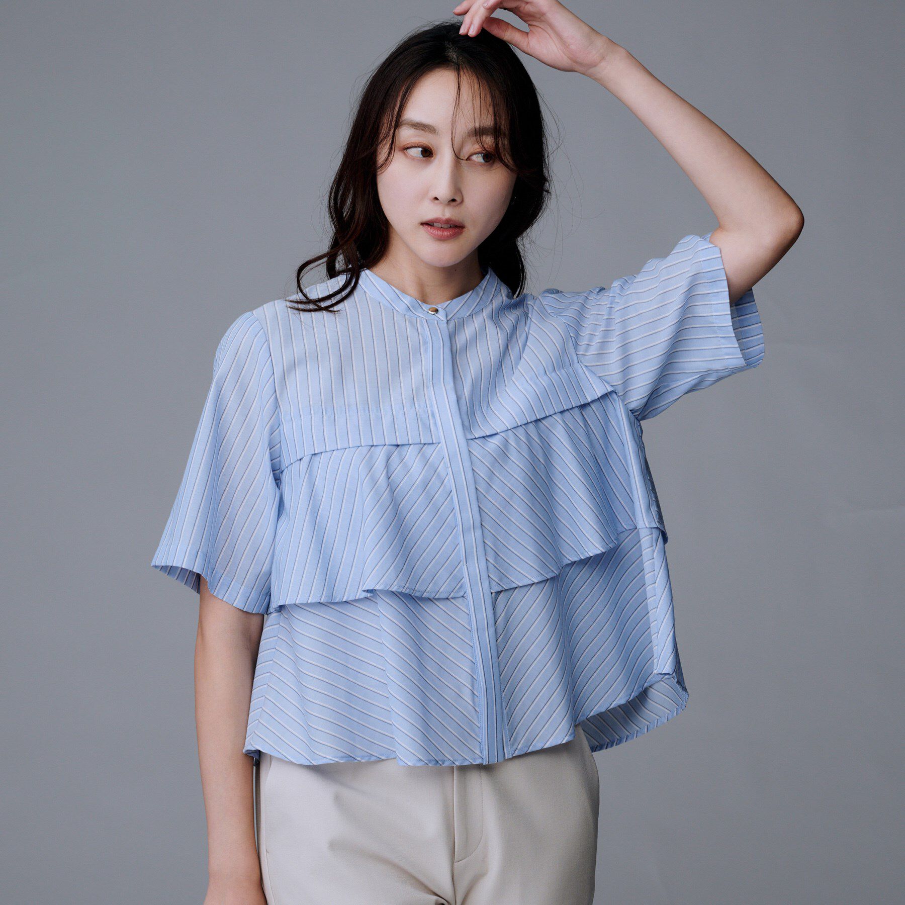 UNTITLED「【短丈/前ボタン/五分袖】ストライプフリルシャツ」|シャツ・ブラウス|