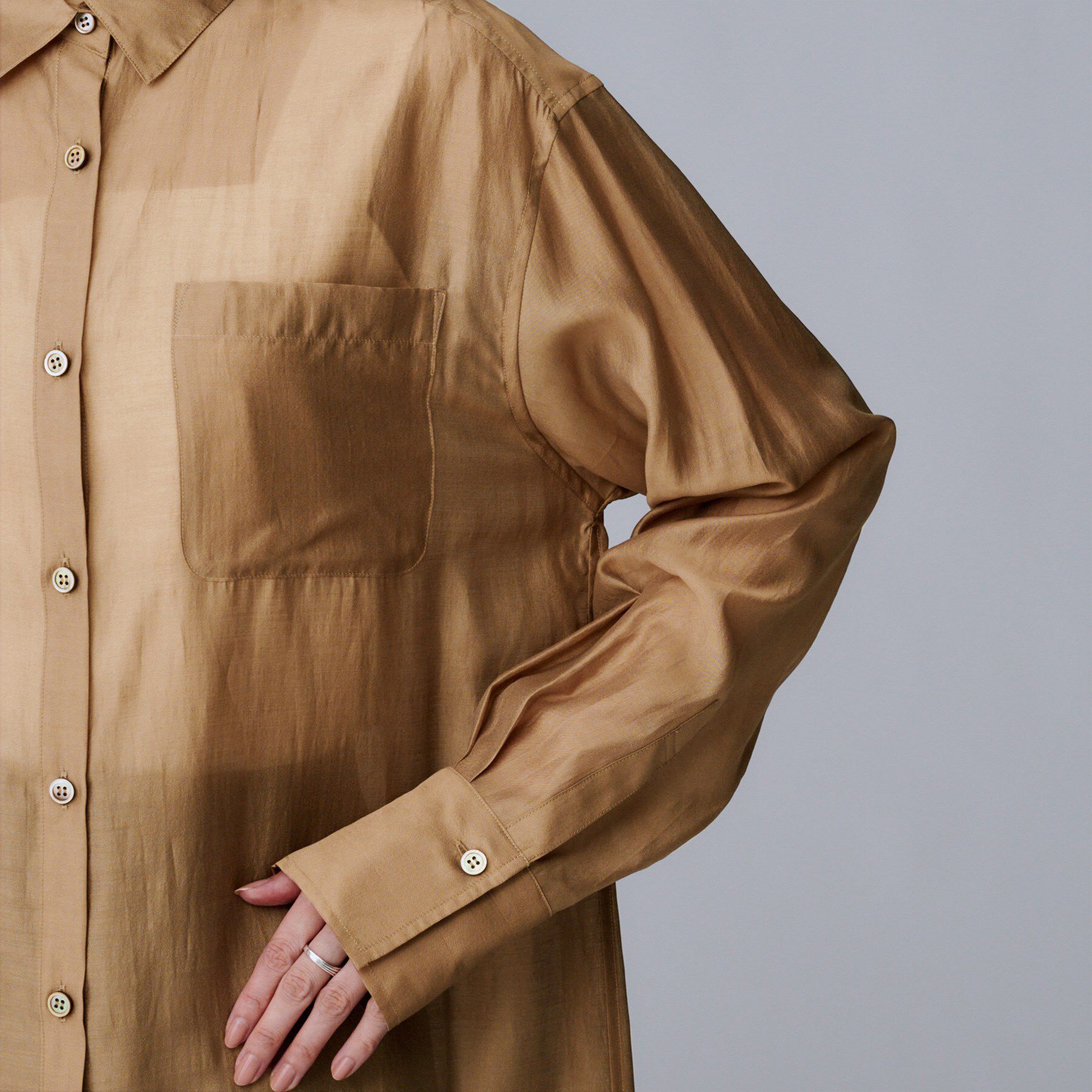 UNTITLED「【ニットと重ね着に/前開きボタン】シアーロングシャツ」|ワンピース|