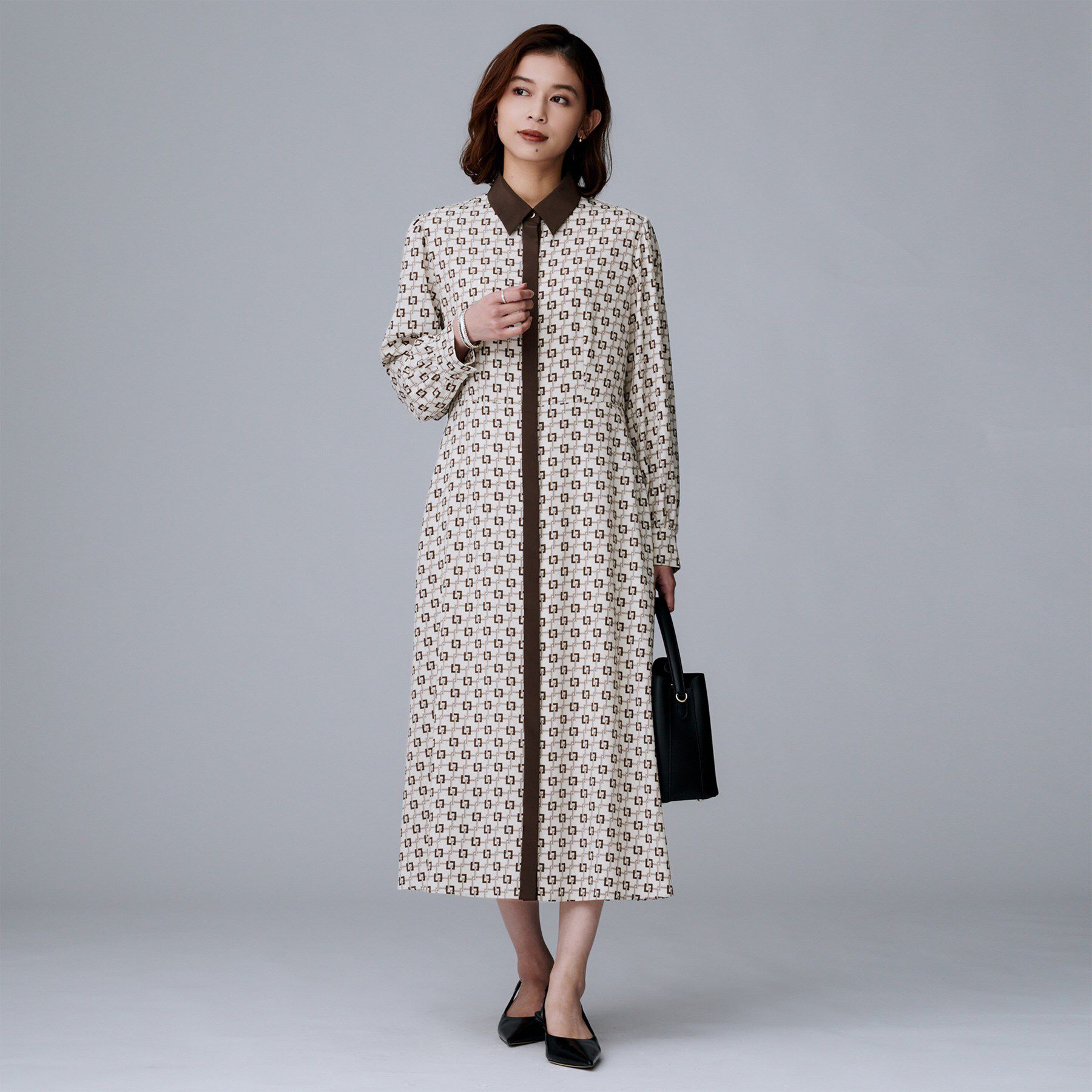 UNTITLED「【ウエストリボン/前開きボタン/レトロモダン】チェーン柄フレアワンピース」|ワンピース|