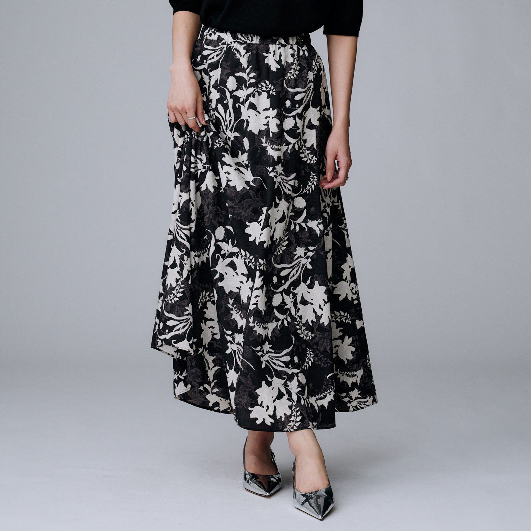 UNTITLED「【セットアップ可/ウエストゴム】オーナメントフラワー スカート」|スカート|ブラック(119)