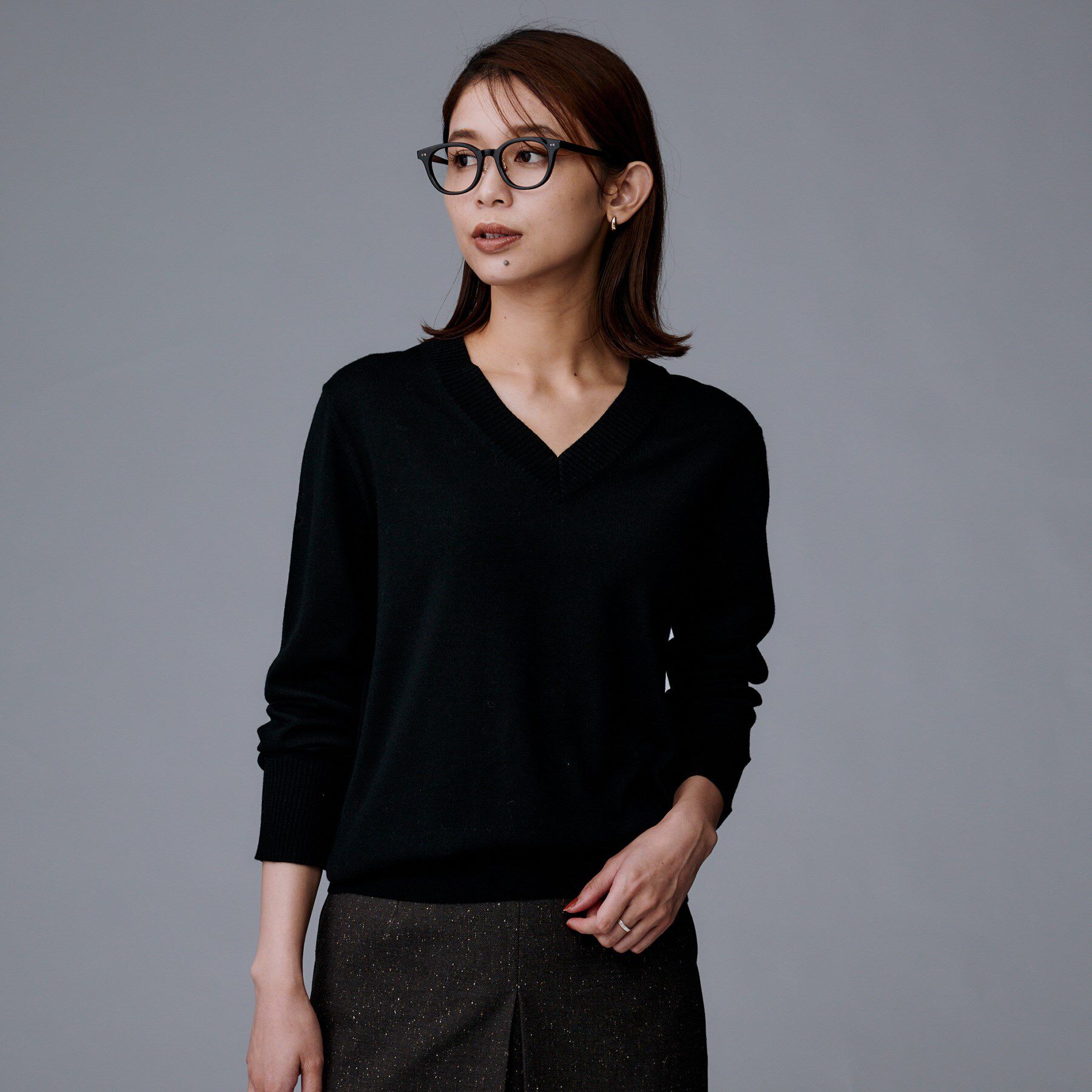 UNTITLED「【洗える/きれいめ】Vネックプルオーバーニット」|ニット・セーター|ブラック(019)