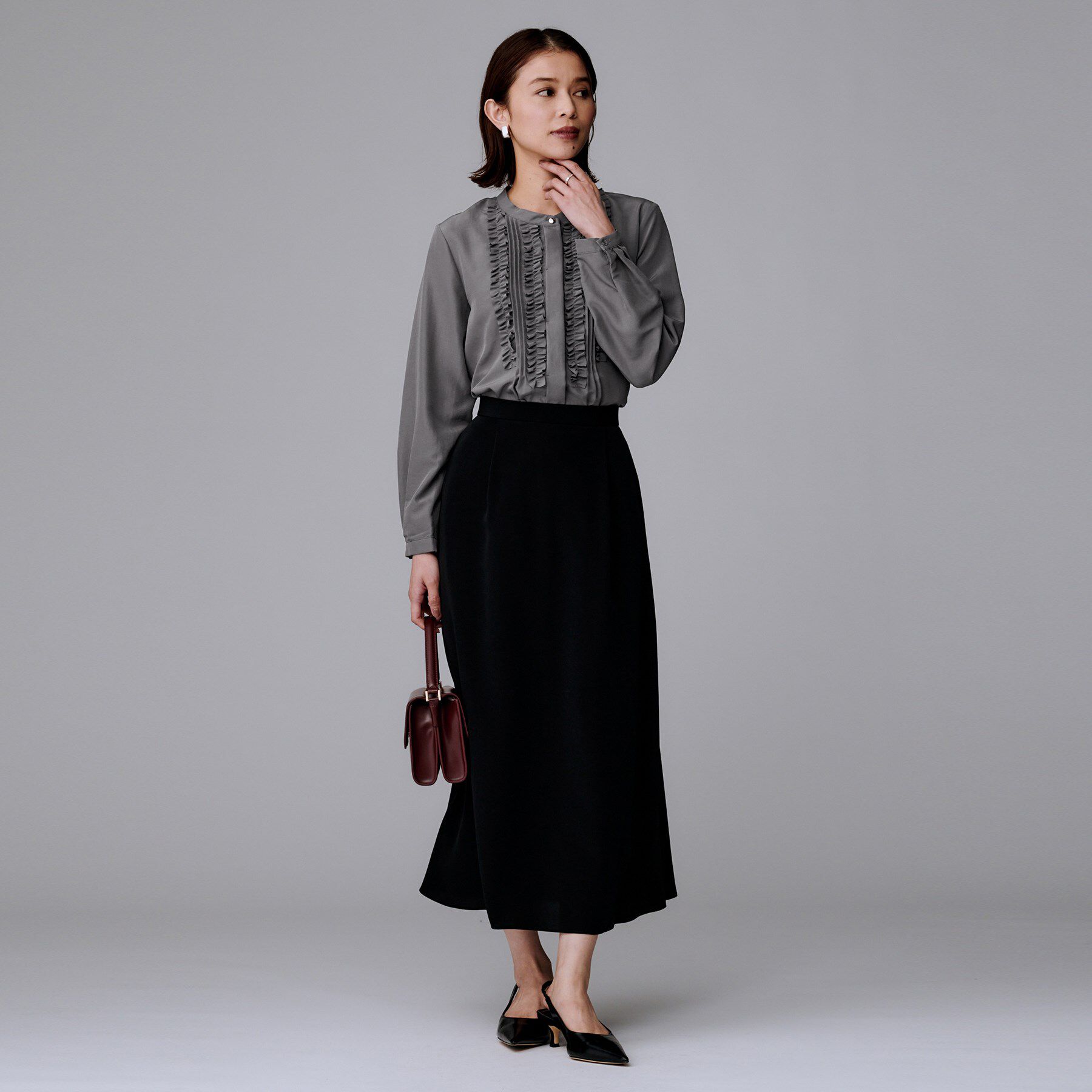 UNTITLED「【1枚で着映え/オンオフ着回し】フリルサテンブラウス」|シャツ・ブラウス|