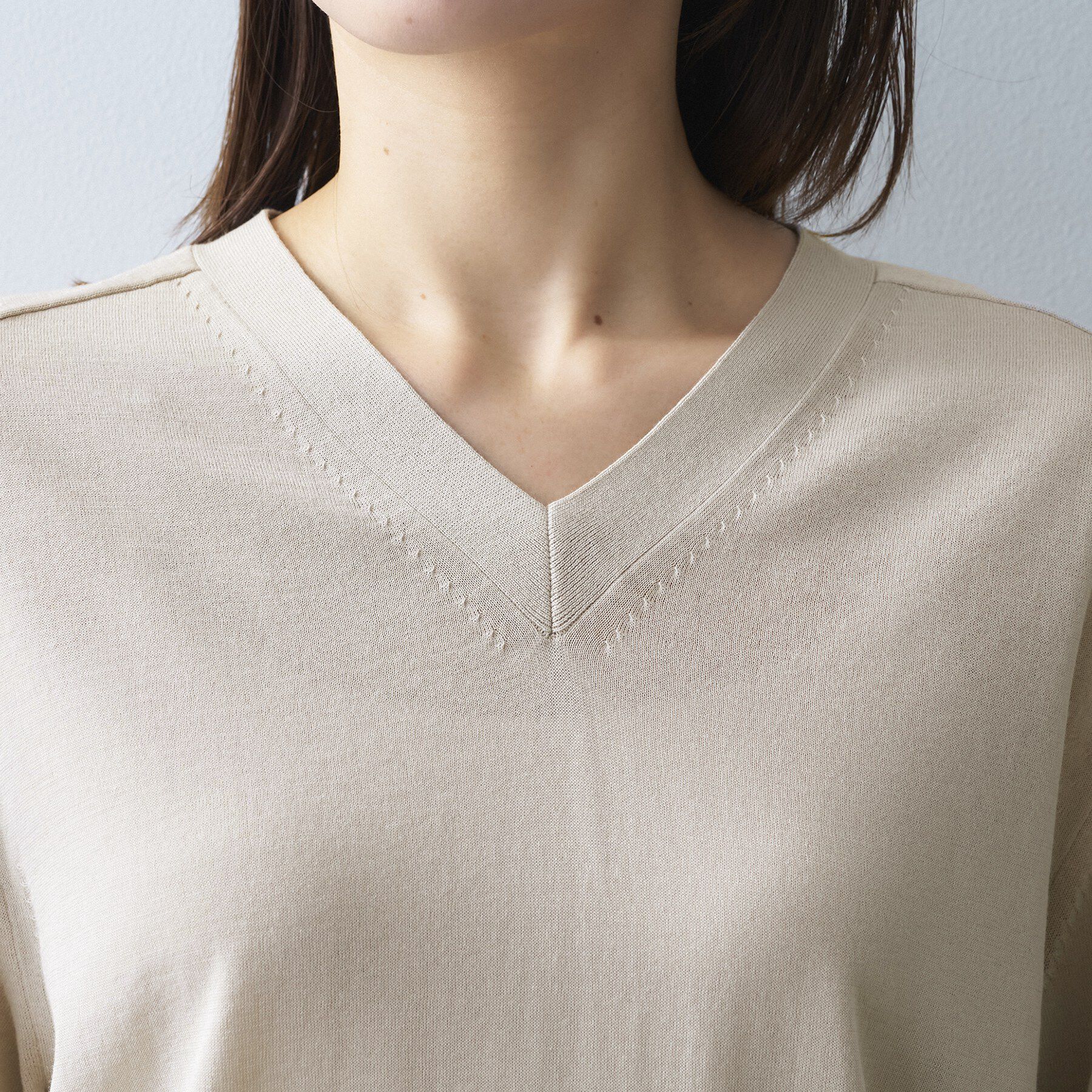 UNTITLED「【アンサンブル可/洗える】シアーVネックニット」|ニット・セーター|