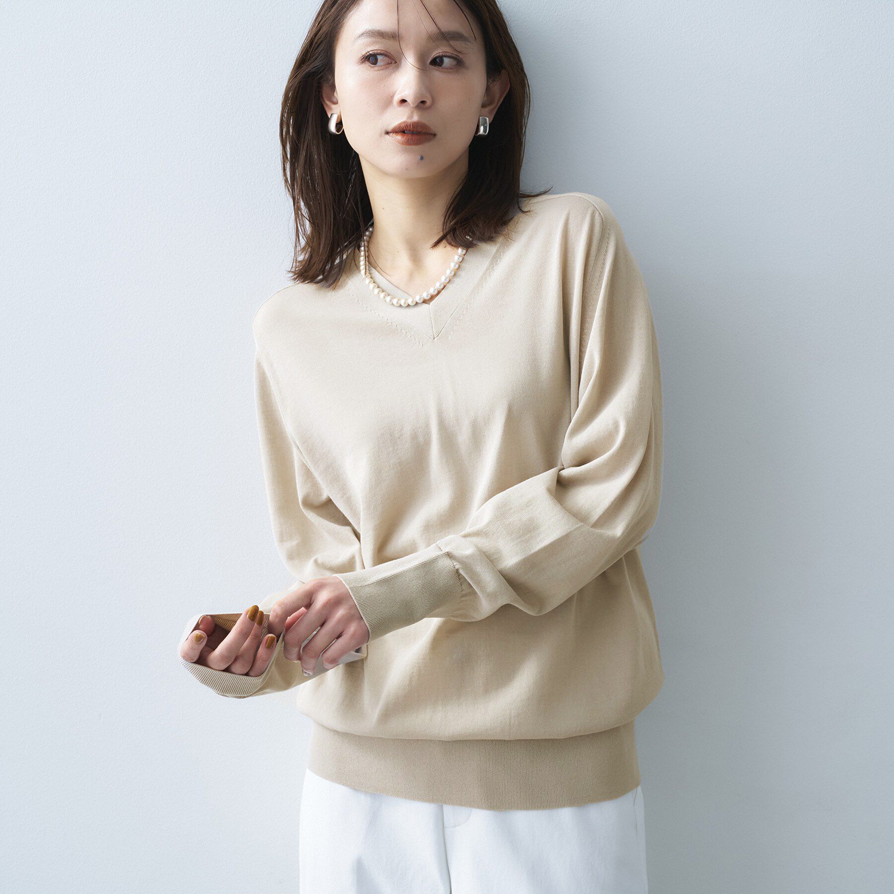 UNTITLED「【アンサンブル可/洗える】シアーVネックニット」|ニット・セーター|