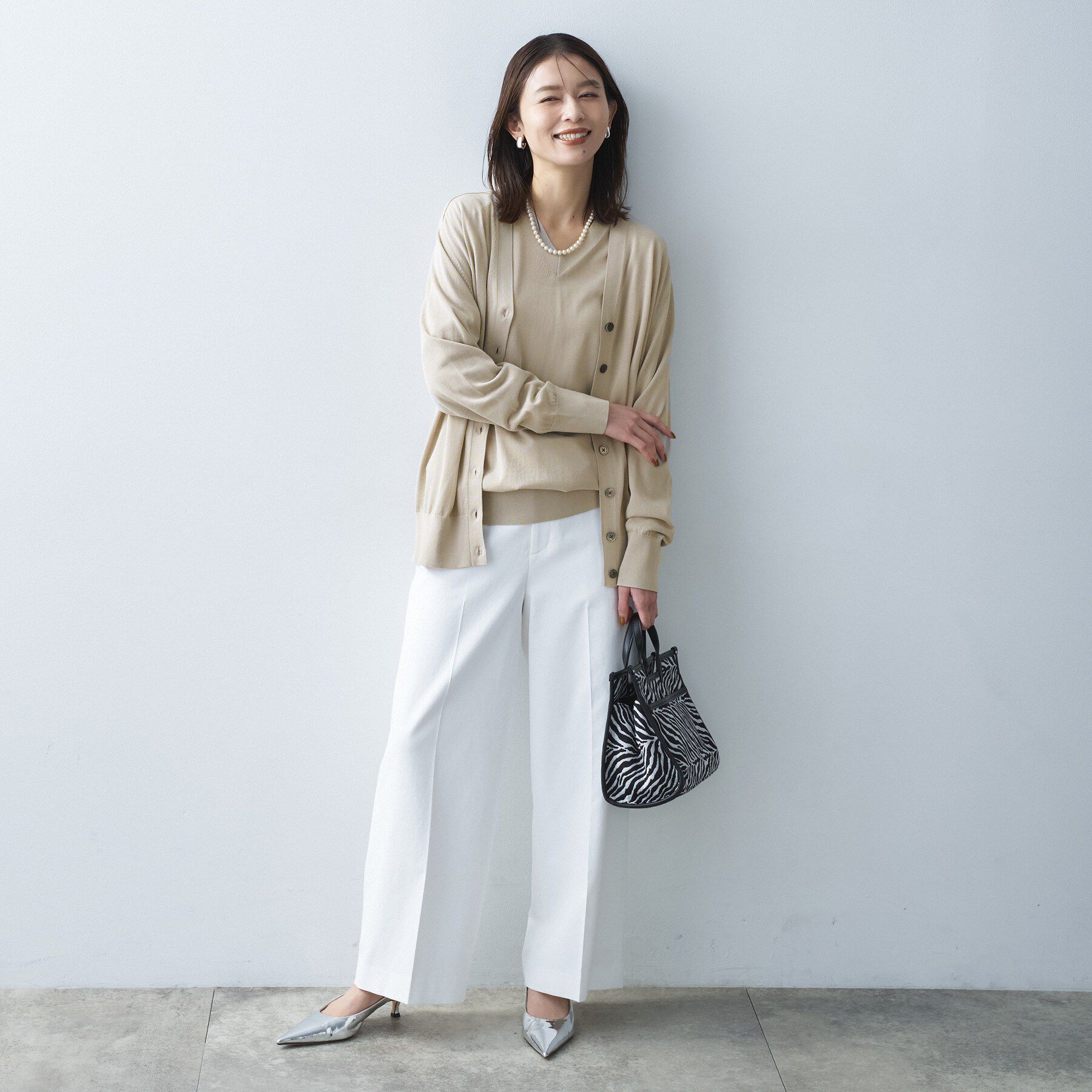 UNTITLED「【アンサンブル可/洗える】シアーVネックニット」|ニット・セーター|