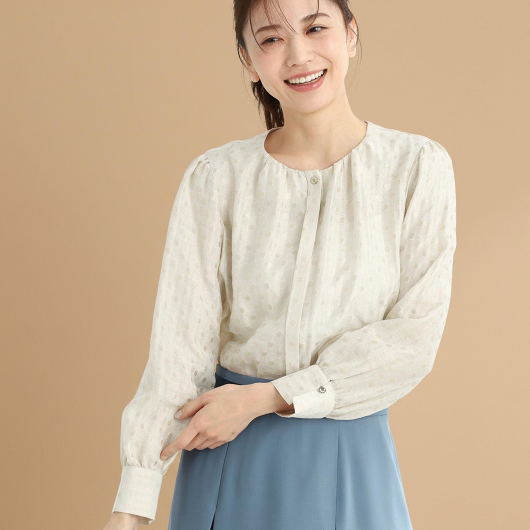 Reflect「【手洗い可】ドットジャカードブラウス」|シャツ・ブラウス|ライトベージュ(45