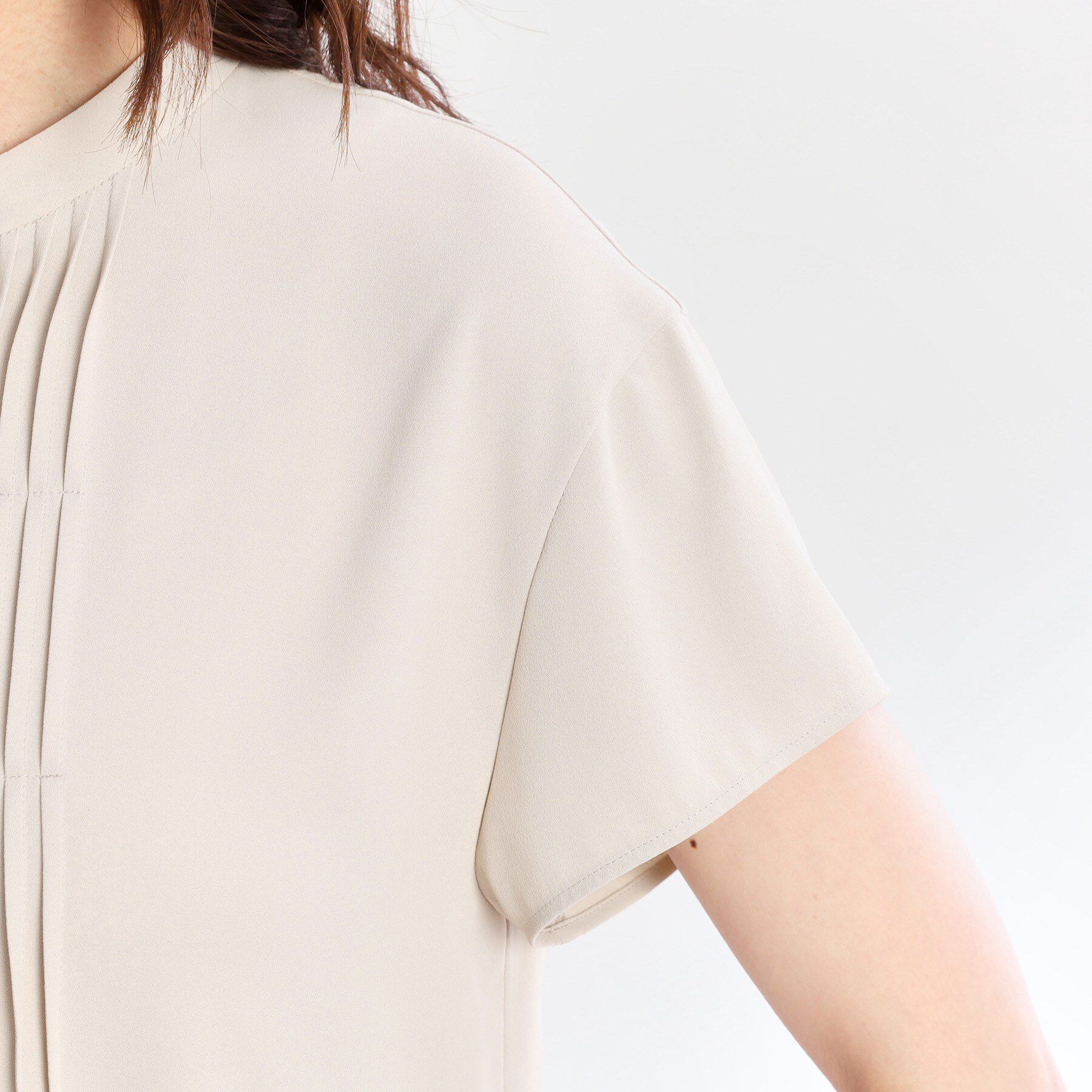 Reflect「【インナーに◎／すっきり見え！長め丈】タックデティールブラウス」|シャツ・ブラウス|