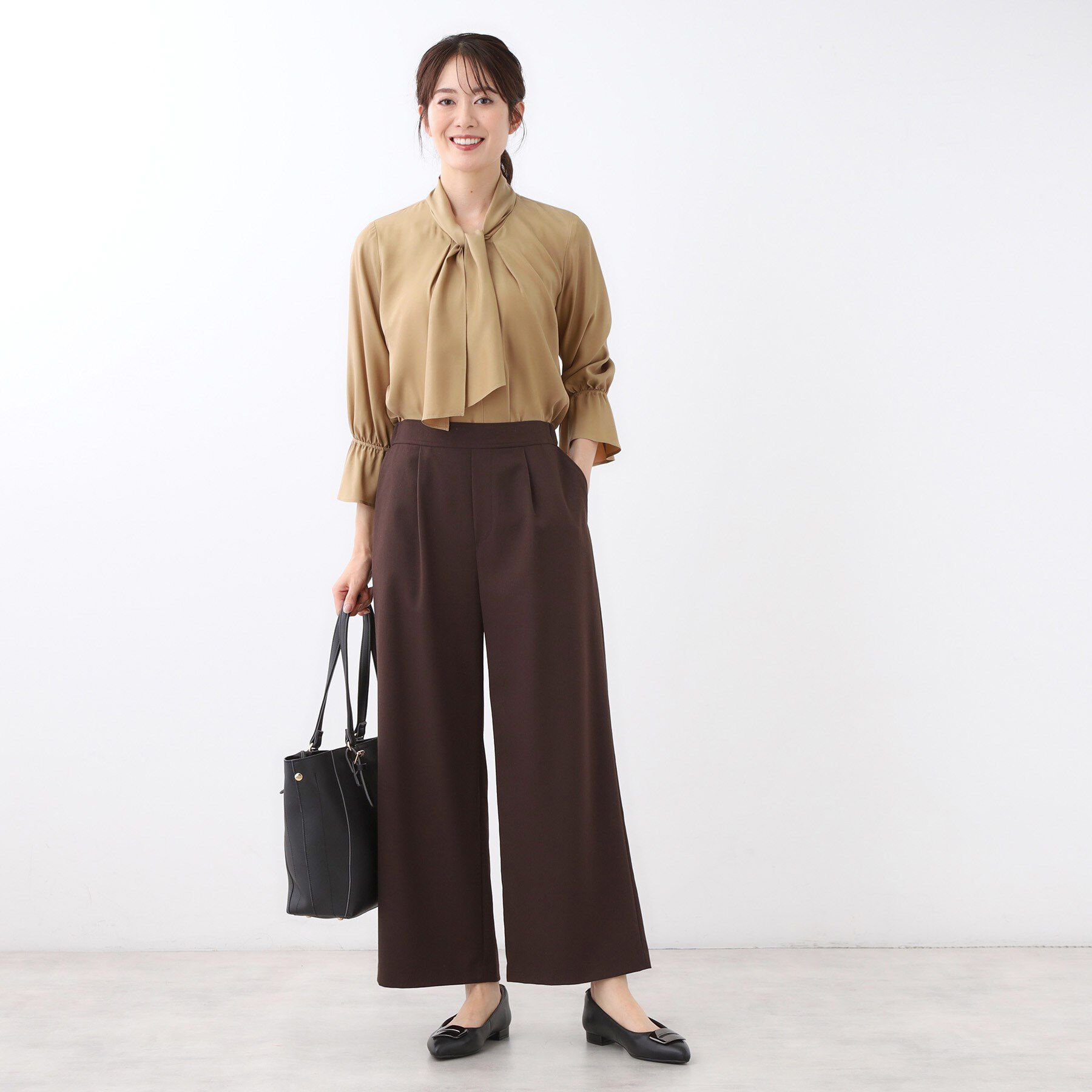 Reflect「【キレイめスタイル／通勤におすすめ◎】ボウタイシャンブレーカラーブラウス」|シャツ・ブラウス|