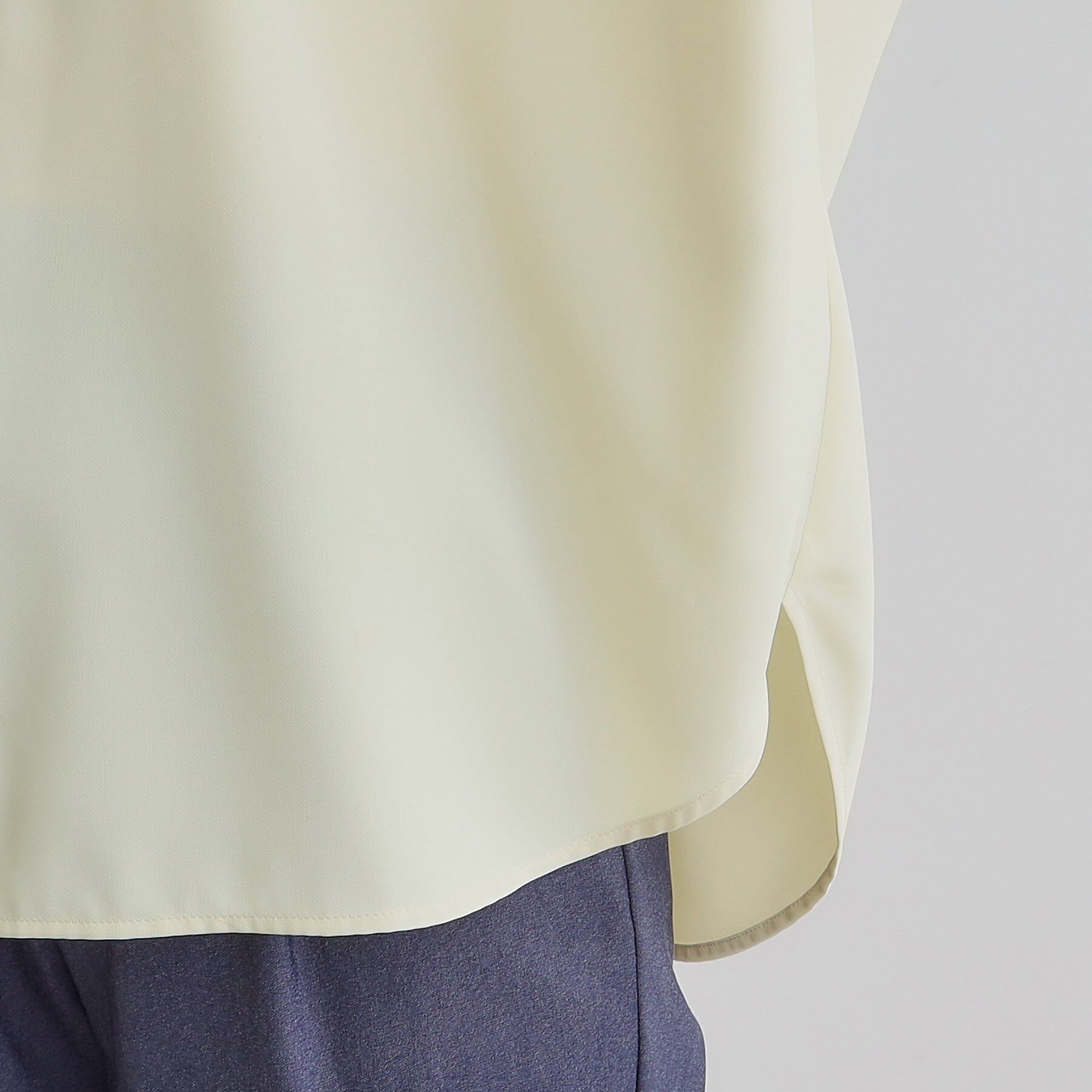 grove「【雑誌掲載】お手入れ楽ちんが嬉しい機能付き！大人のキレイとろみシャツ」|シャツ・ブラウス|