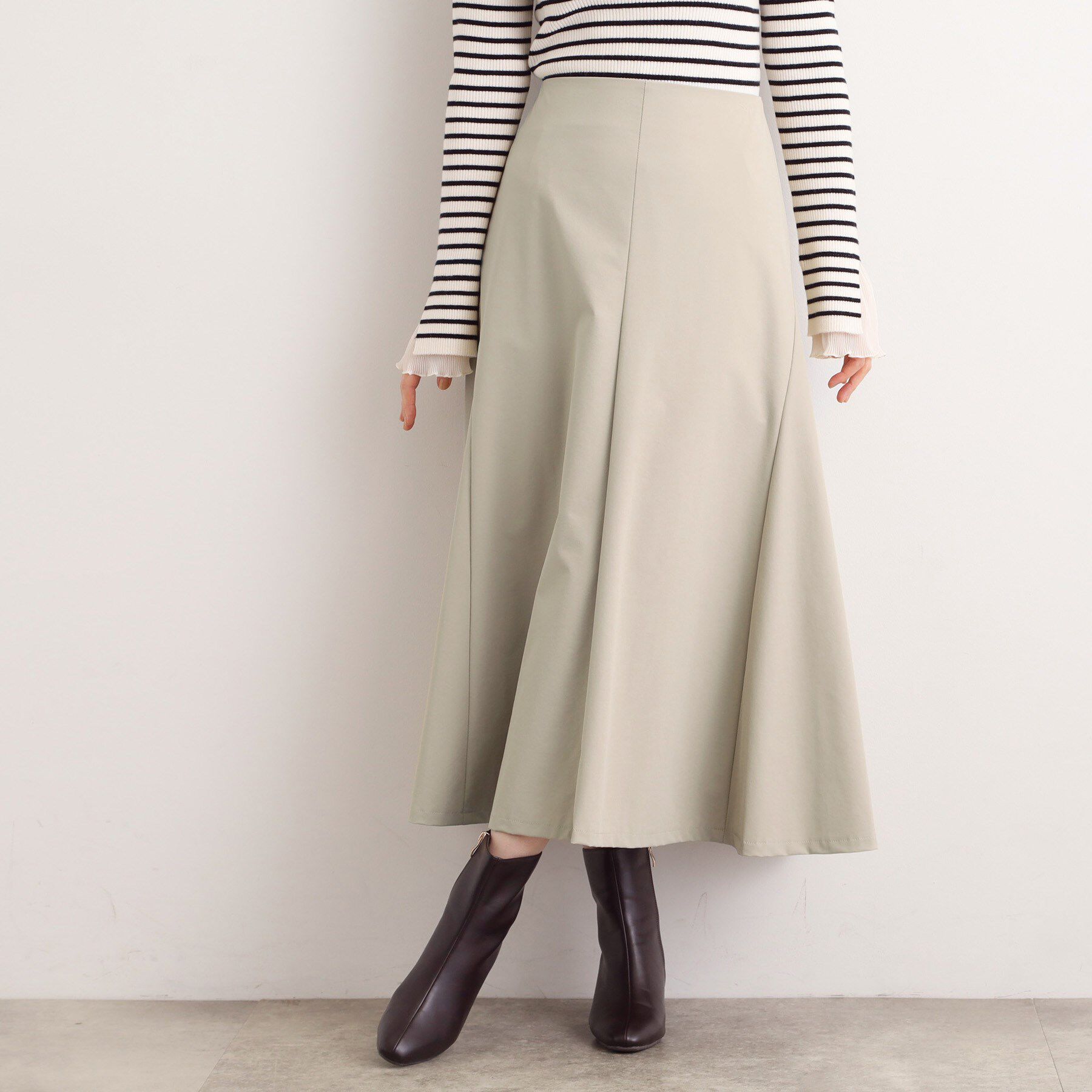 grove「もっちりナイロンストレッチトラペーズスカート」|スカート|