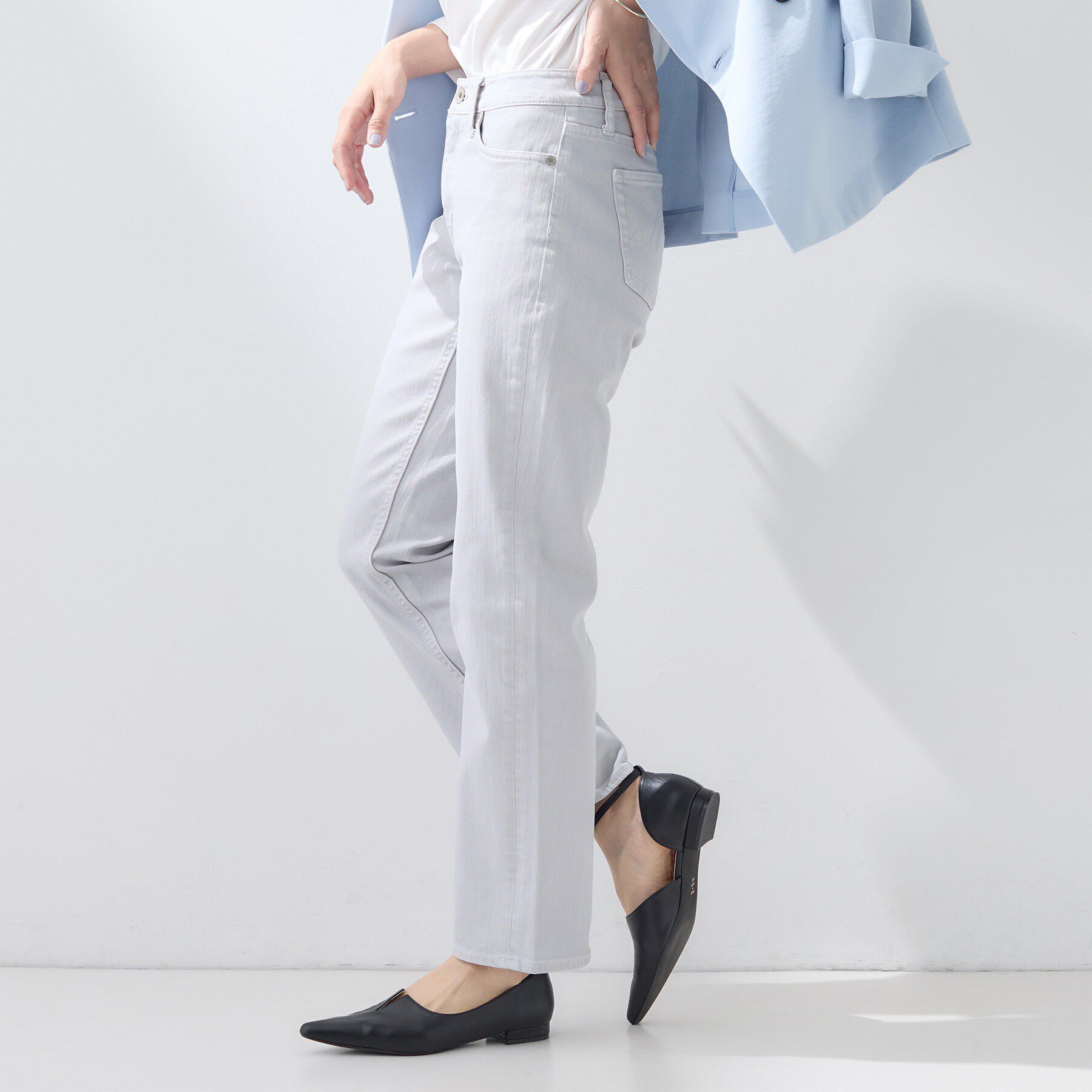 INDIVI「【春の新色登場！褒められデニム】スリムストレート デニムパンツ」|デニム|