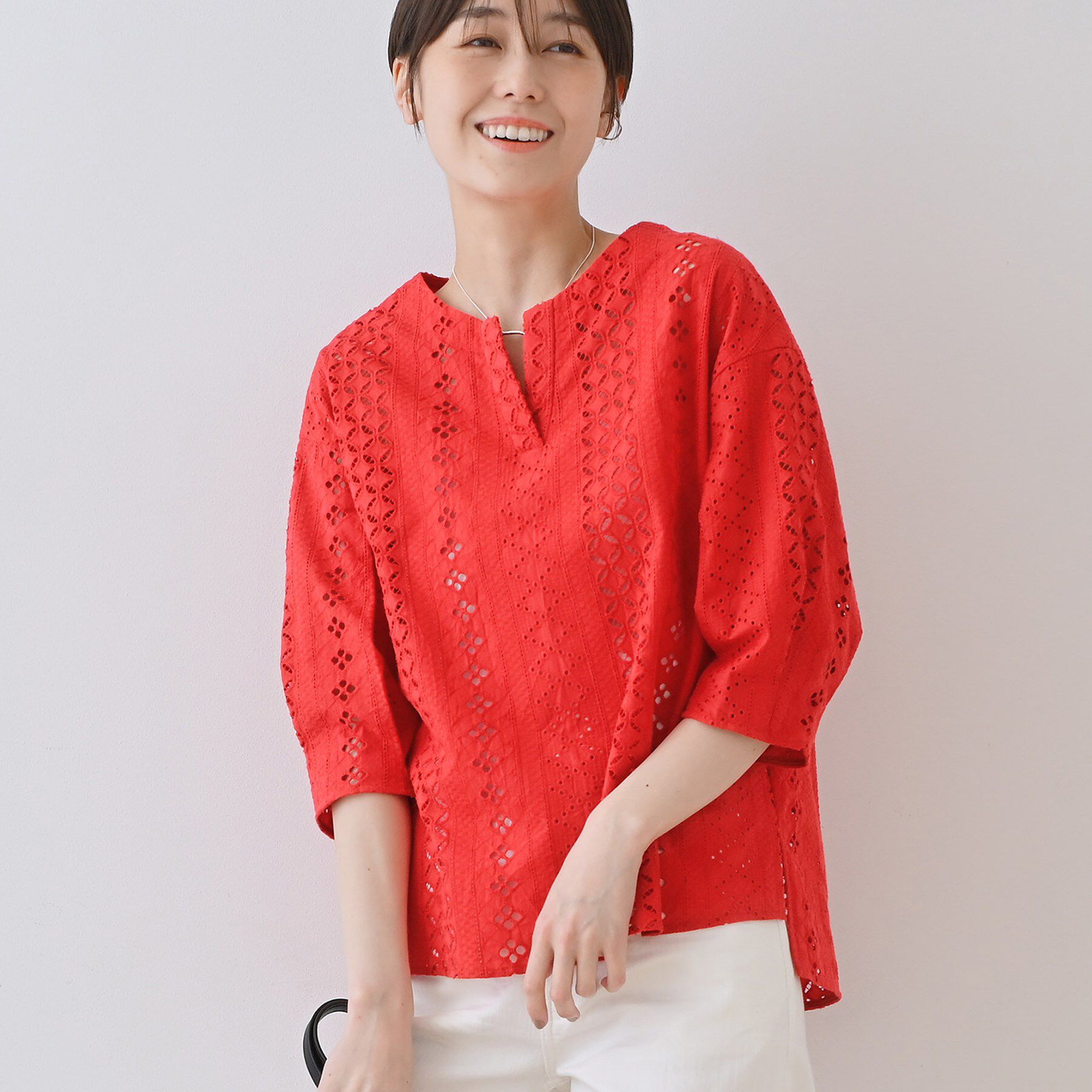 INDIVI「【刺繍／レース】スラッシュネックブラウス」|シャツ・ブラウス|レッド(062)