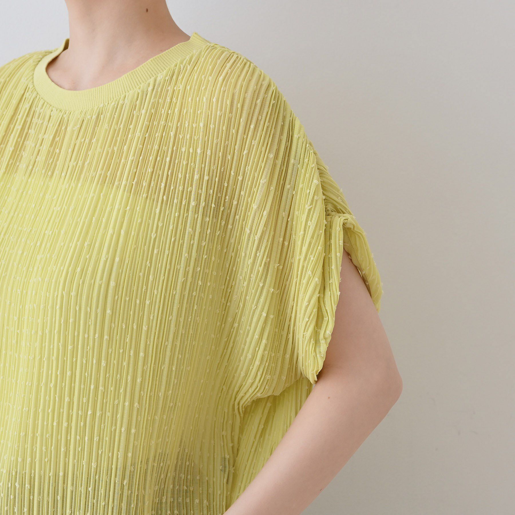 INDIVI「【洗える／ドット柄／凹凸素材】プリーツデザインブラウス」|シャツ・ブラウス|