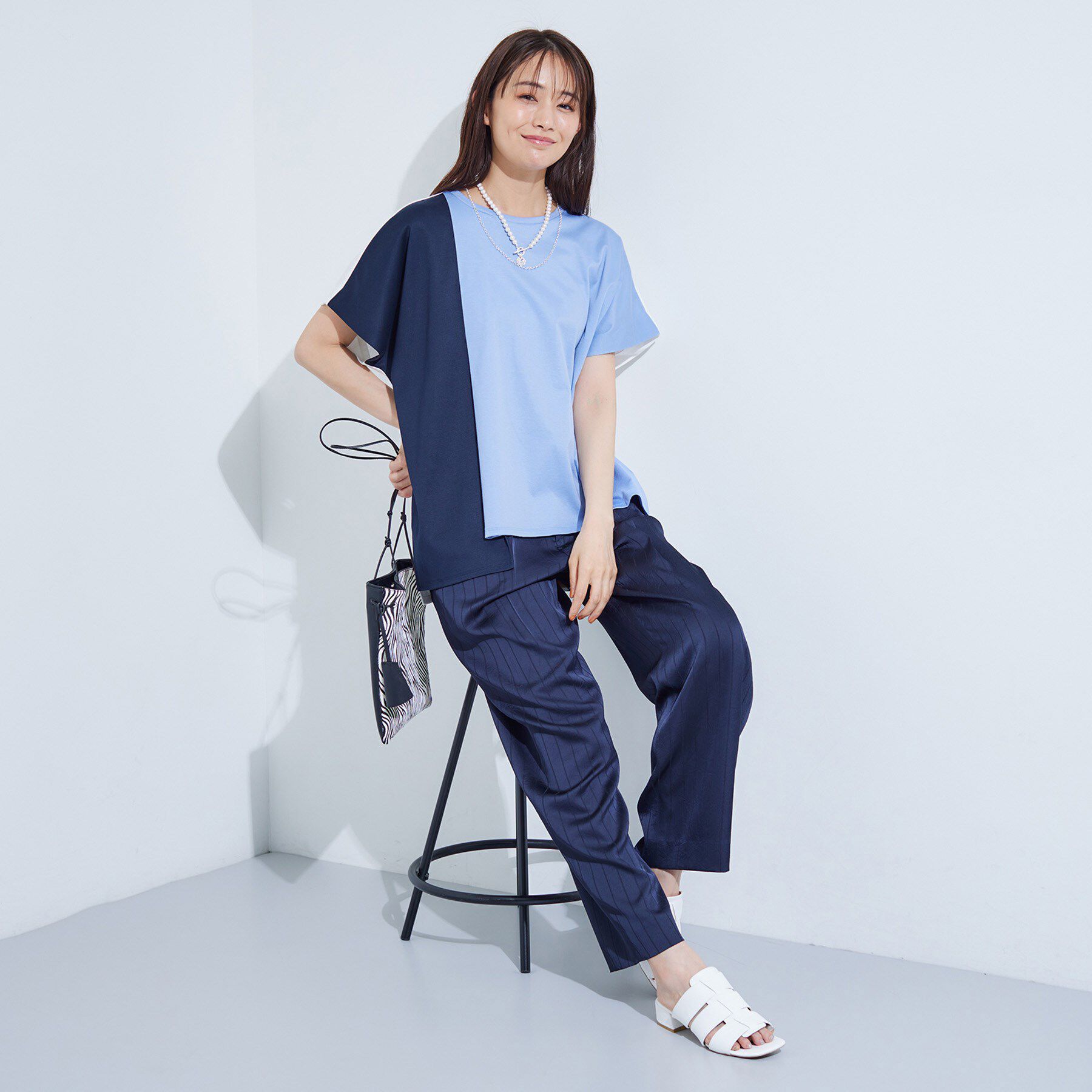 INDIVI「【洗える／汗ジミ防止】バイカラー＆アシメヘム Tシャツ」|Tシャツ・カットソー|