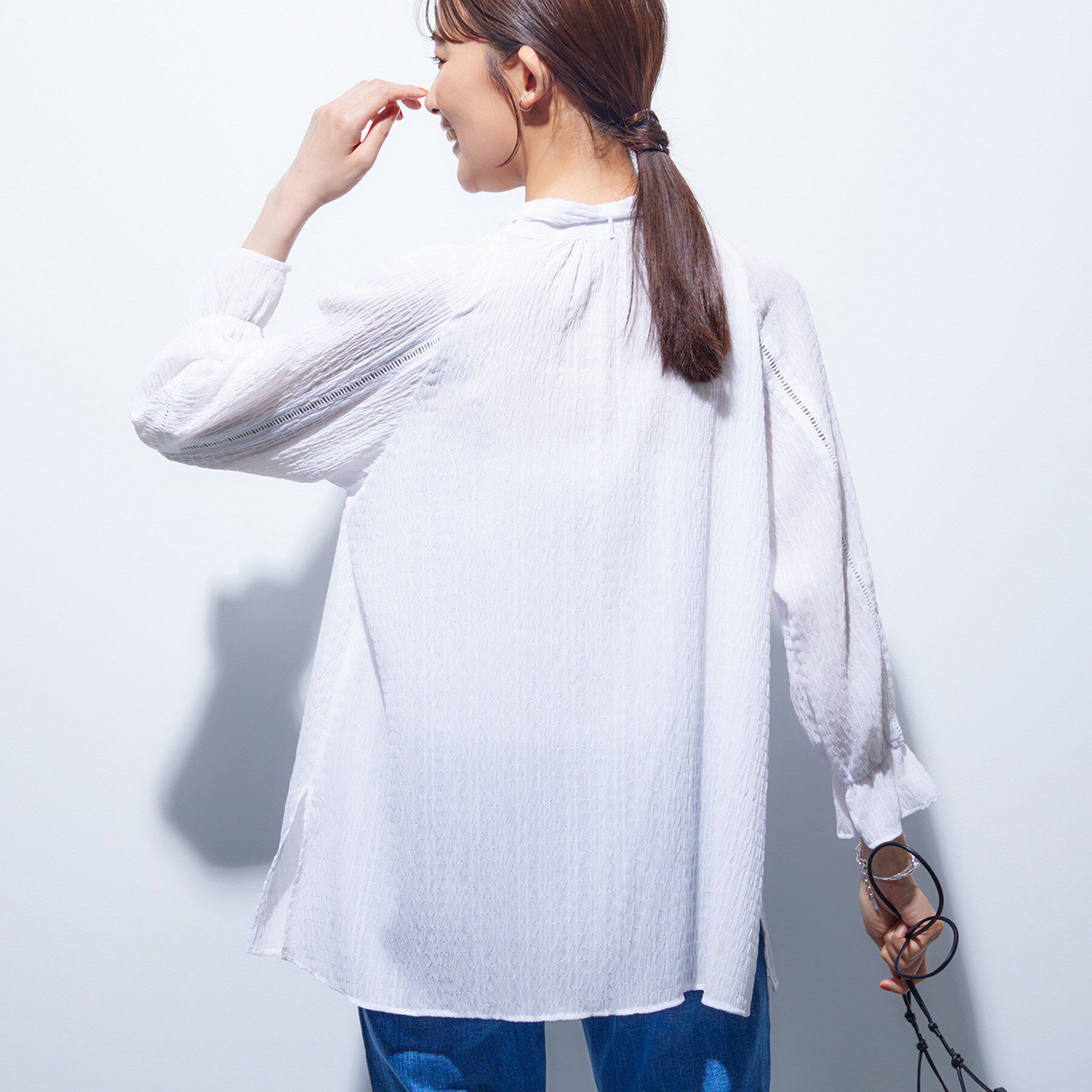 INDIVI「【洗える／シャーリング素材】ボリューム袖エアリーブラウス」|シャツ・ブラウス|