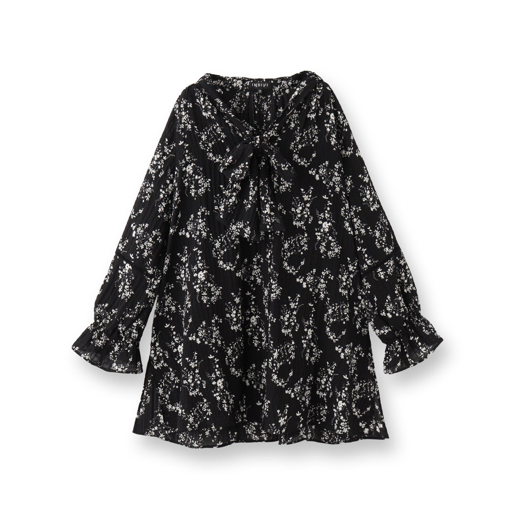 INDIVI「【モノトーン小花柄／シャーリング素材】ボリューム袖エアリーブラウス」|シャツ・ブラウス|