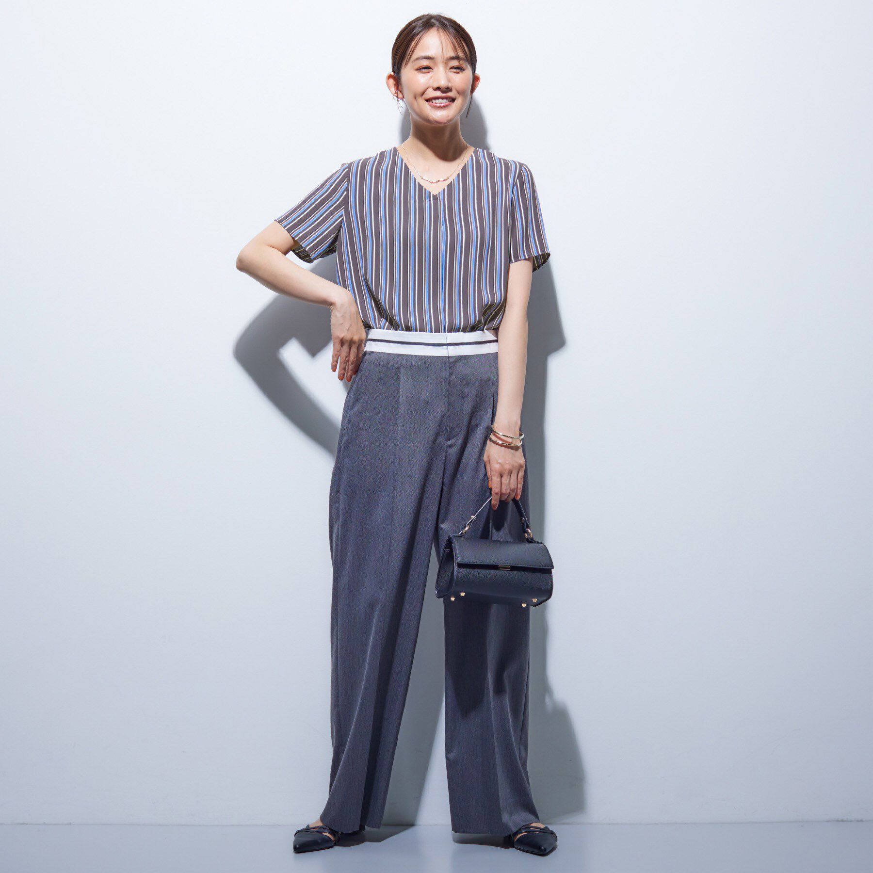 INDIVI「【洗える／通勤】無地＆マルチストライプ柄Vネックブラウス」|シャツ・ブラウス|