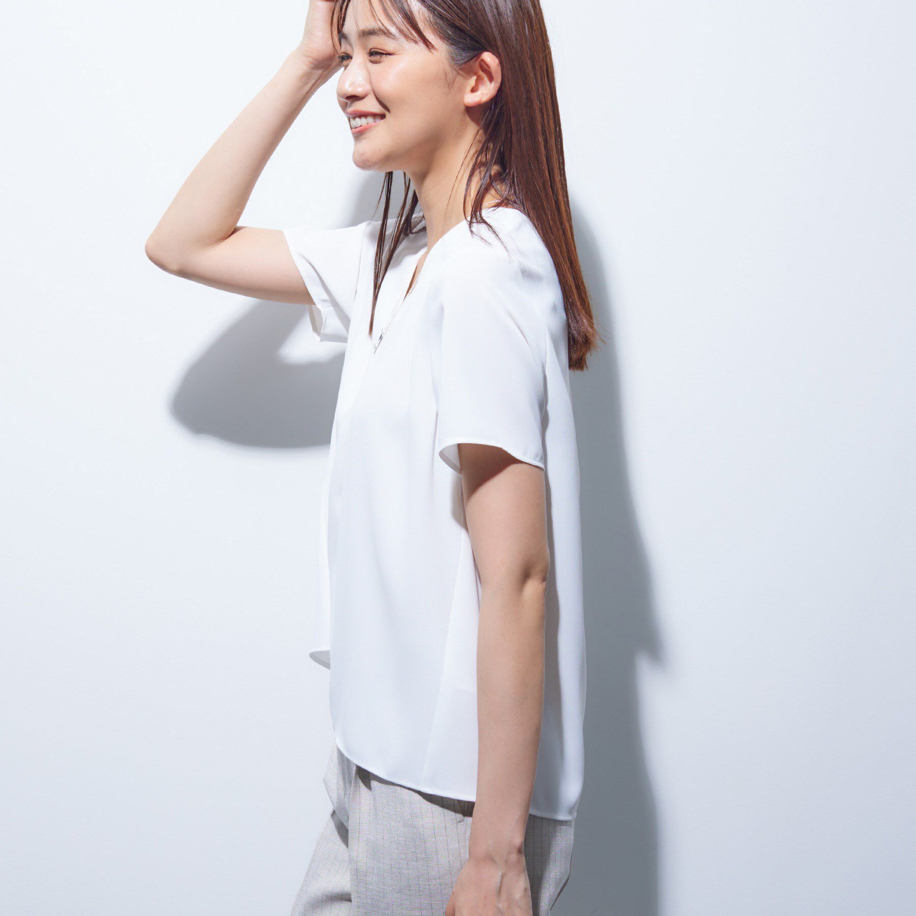 INDIVI「【洗える／通勤】無地＆マルチストライプ柄Vネックブラウス」|シャツ・ブラウス|