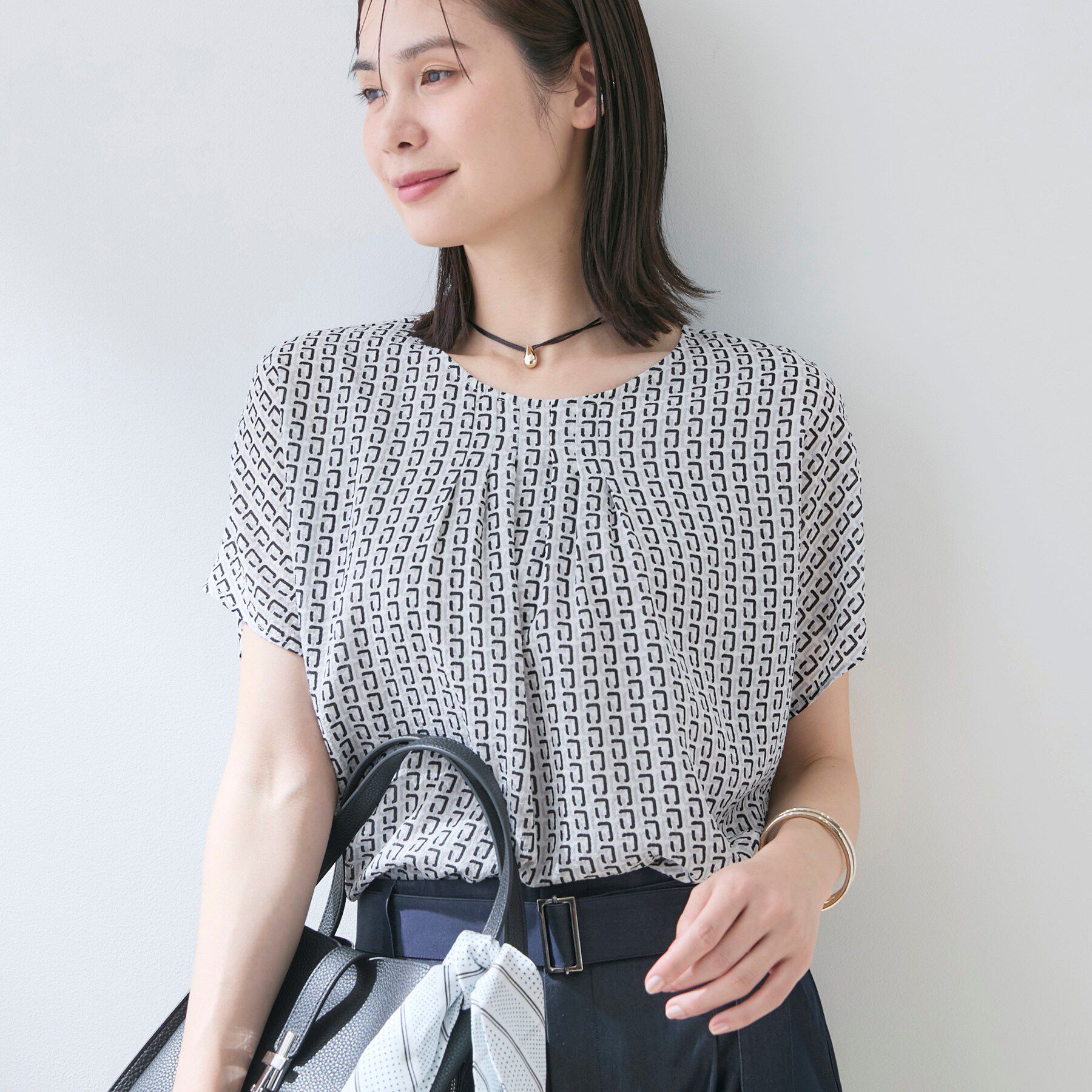 INDIVI「【洗える】無地＆チェーン柄 ギャザートップス」|シャツ・ブラウス|ライトグレー(111