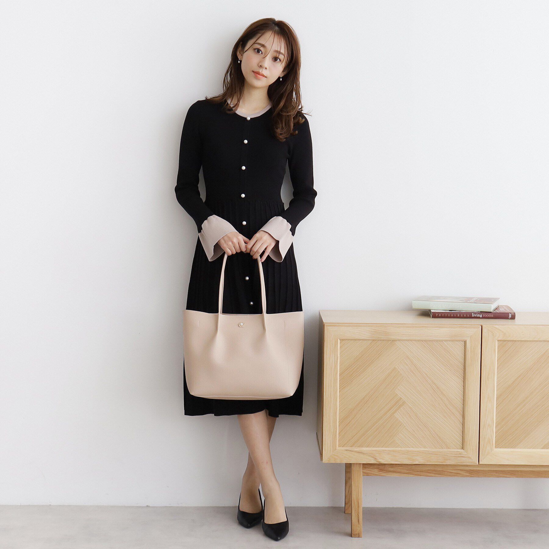 index「【A4サイズ収納可】フラワーパーツ合皮トートバッグ」|トートバッグ|