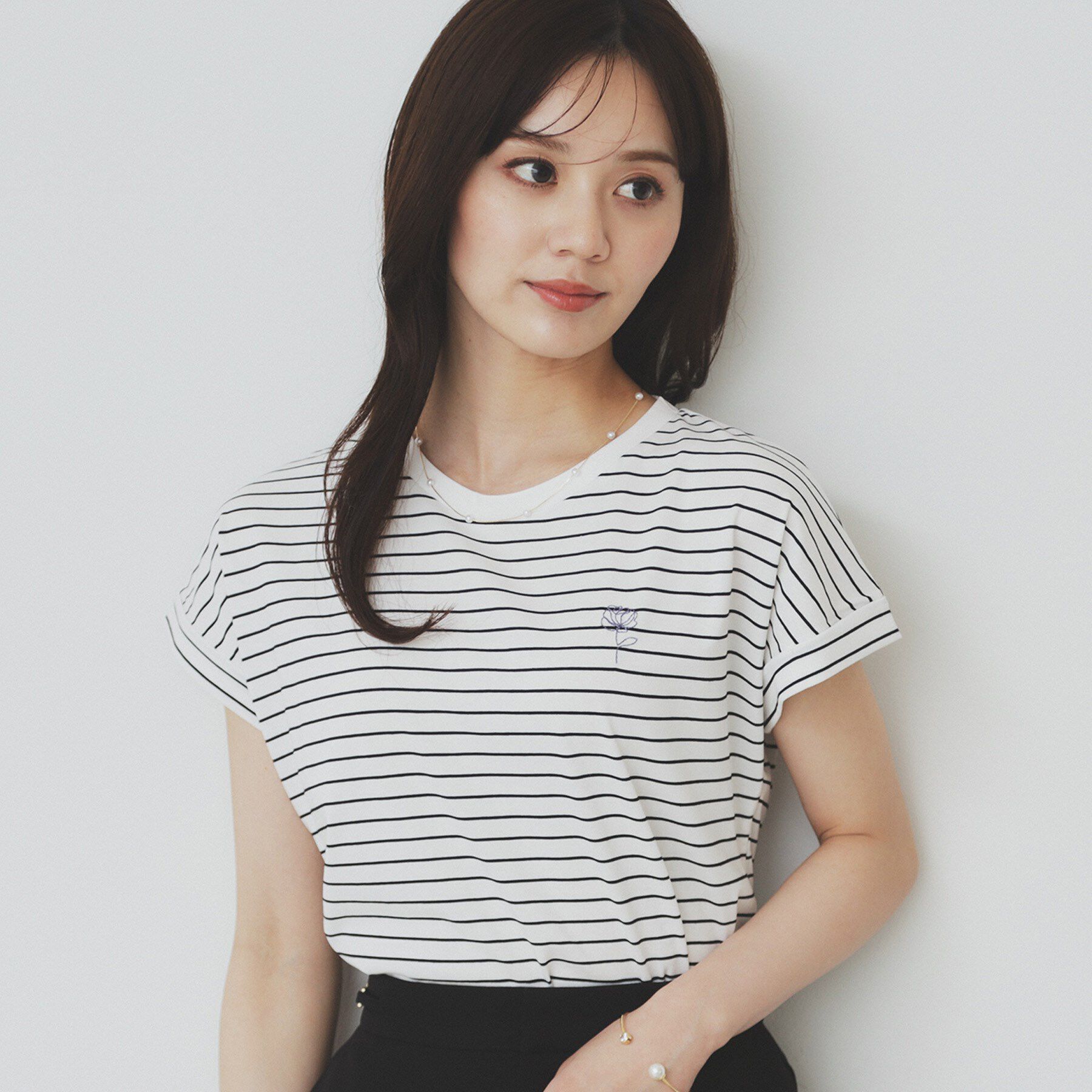 index「《6色展開/S-3Lサイズ》フラワー刺繍Tシャツ【汗ジミ防止/吸水速乾/接触冷感/UVケア/洗濯機洗」|Tシャツ・カットソー|