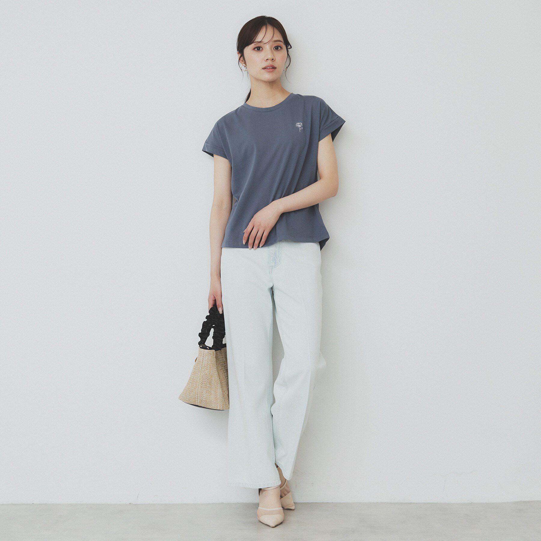 index「《6色展開/S-3Lサイズ》フラワー刺繍Tシャツ【汗ジミ防止/吸水速乾/接触冷感/UVケア/洗濯機洗」|Tシャツ・カットソー|