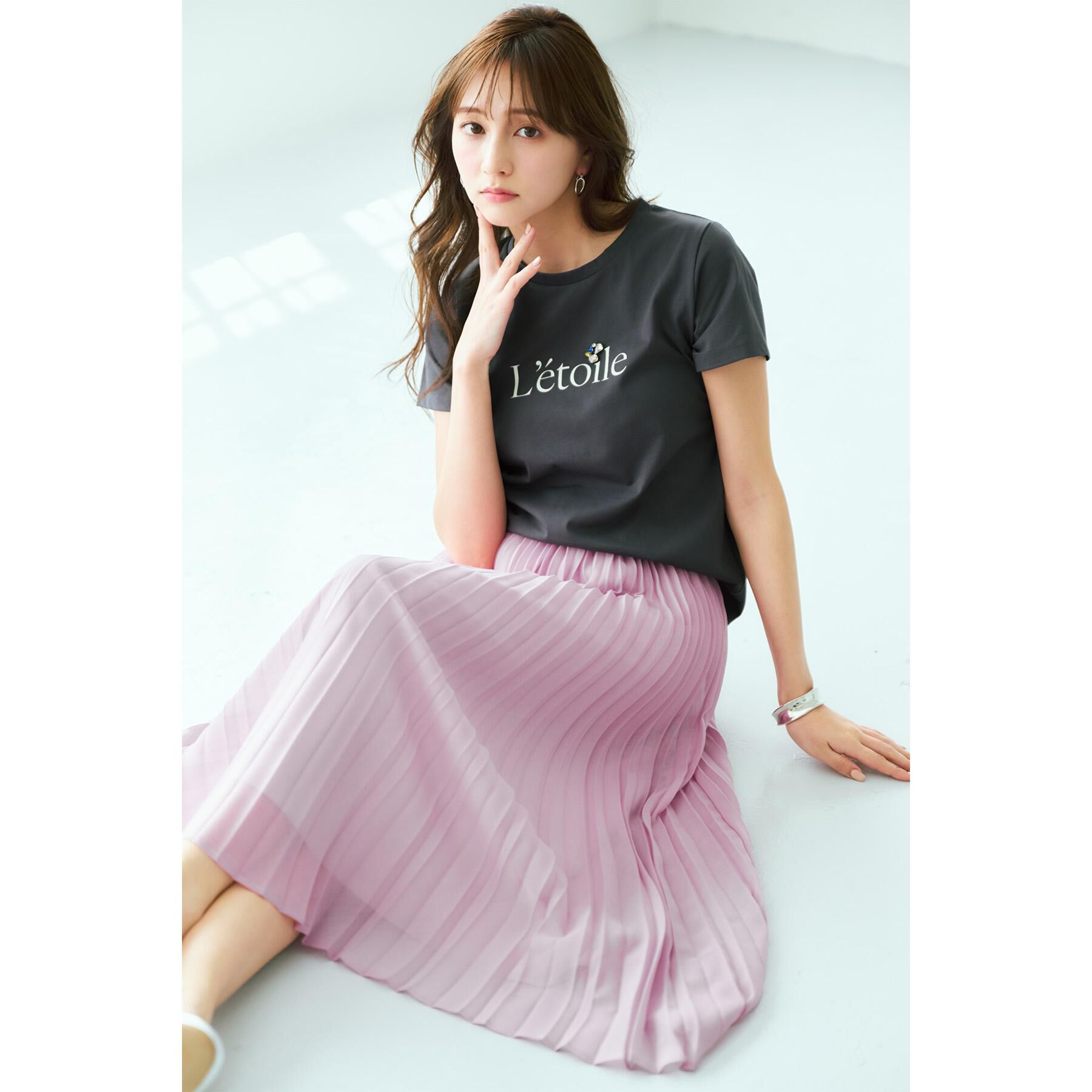 index「《美人百花掲載》ビジュー付きロゴTシャツ【接触冷感/UVケア/吸水速乾/汗ジミ防止/洗濯機洗い可】」|Tシャツ・カットソー|