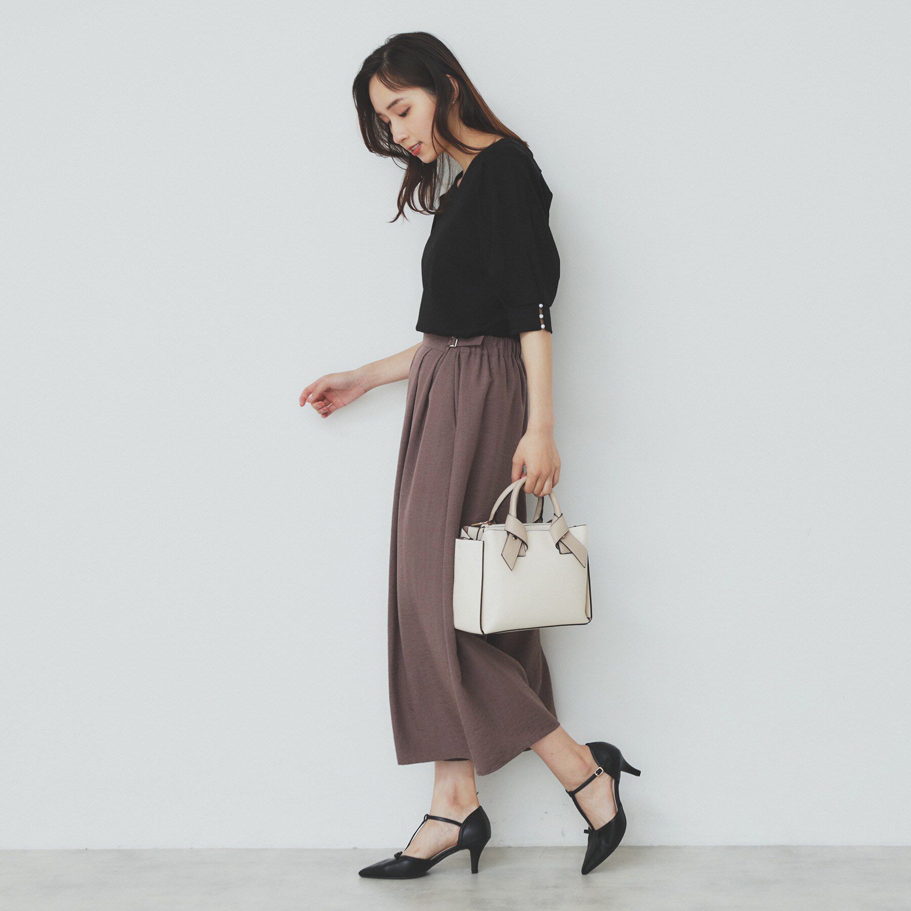 index「《5色展開》Vネックタックパフスリーブトップス【洗濯機洗い可/UVケア/接触冷感】」|Tシャツ・カットソー|