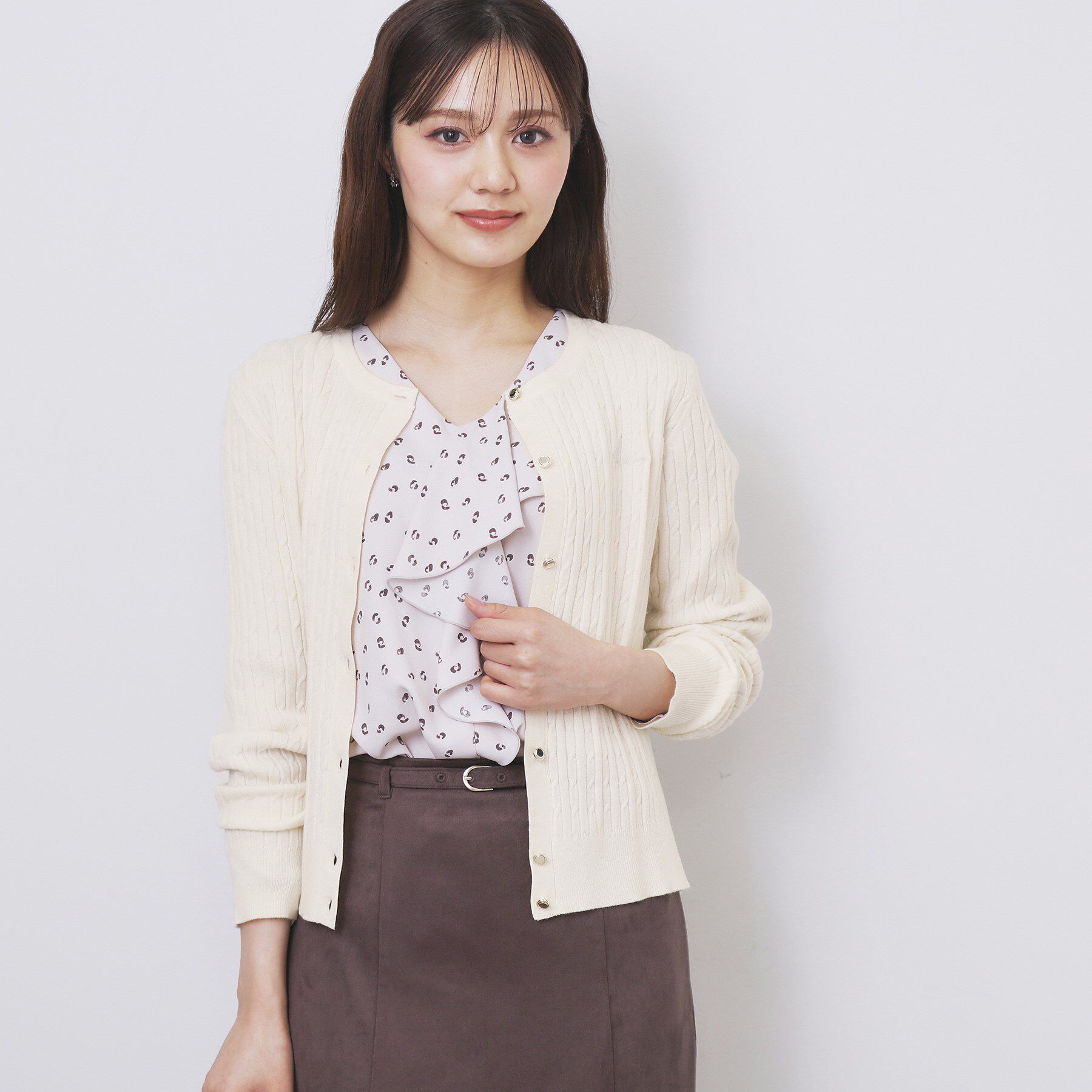 index「クルーネックケーブルカーディガン【洗濯機OK】」|カーディガン|オフホワイト(003