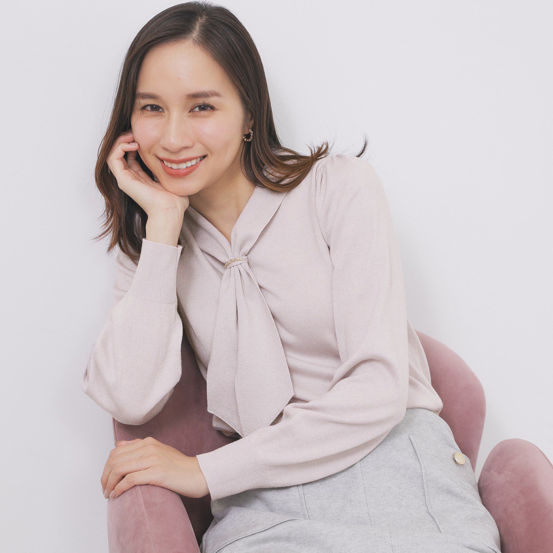 index「ゴールドパーツ付きボウタイニット【洗濯機OK】《10col/XS～LL》」|ニット・セーター|ライトピンク(870