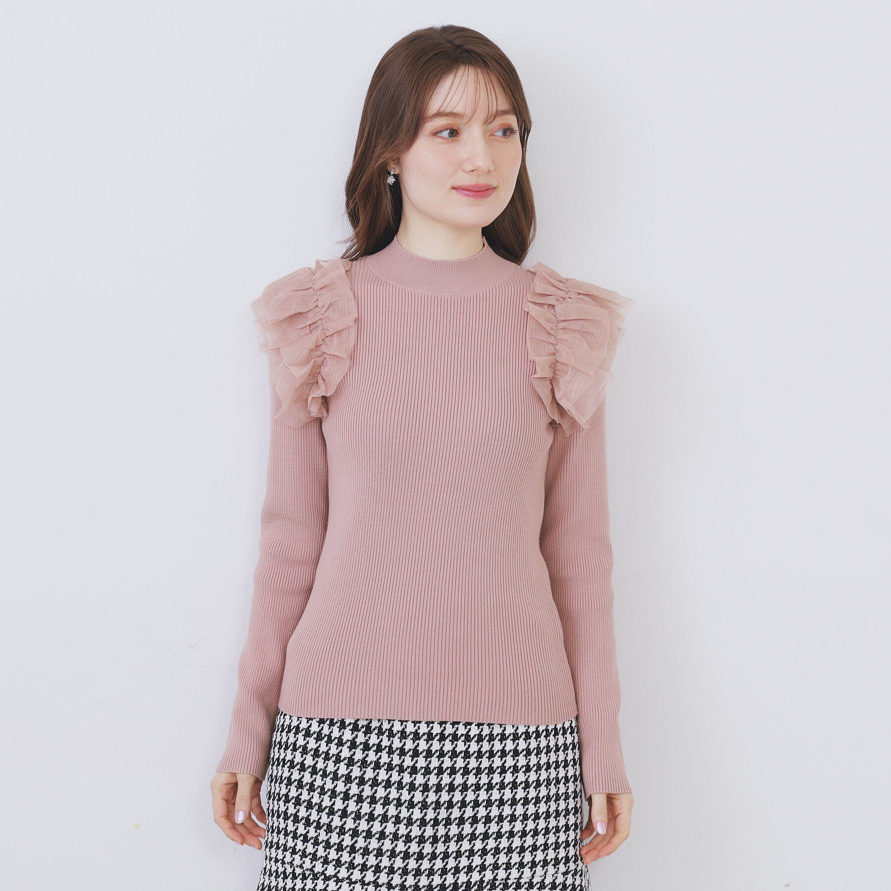 index「ショルダーチュールフリルハイネックニット【洗濯機OK/抗ピル】」|ニット・セーター|