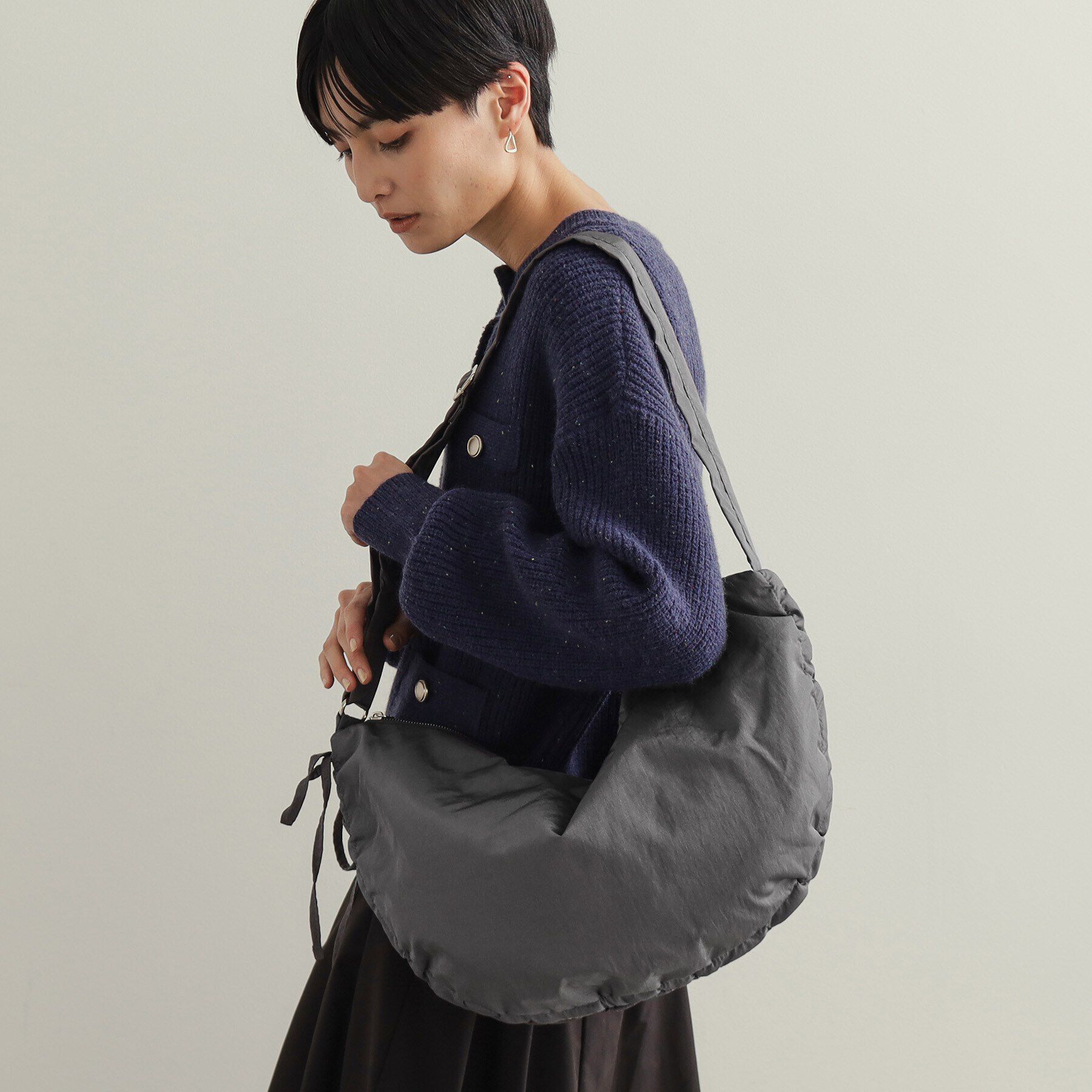 OPAQUE.CLIP「【2WAY/軽量】サイドドロストムーンミドルショルダー」|ショルダー・メッセンジャー|チャコールグレー(0