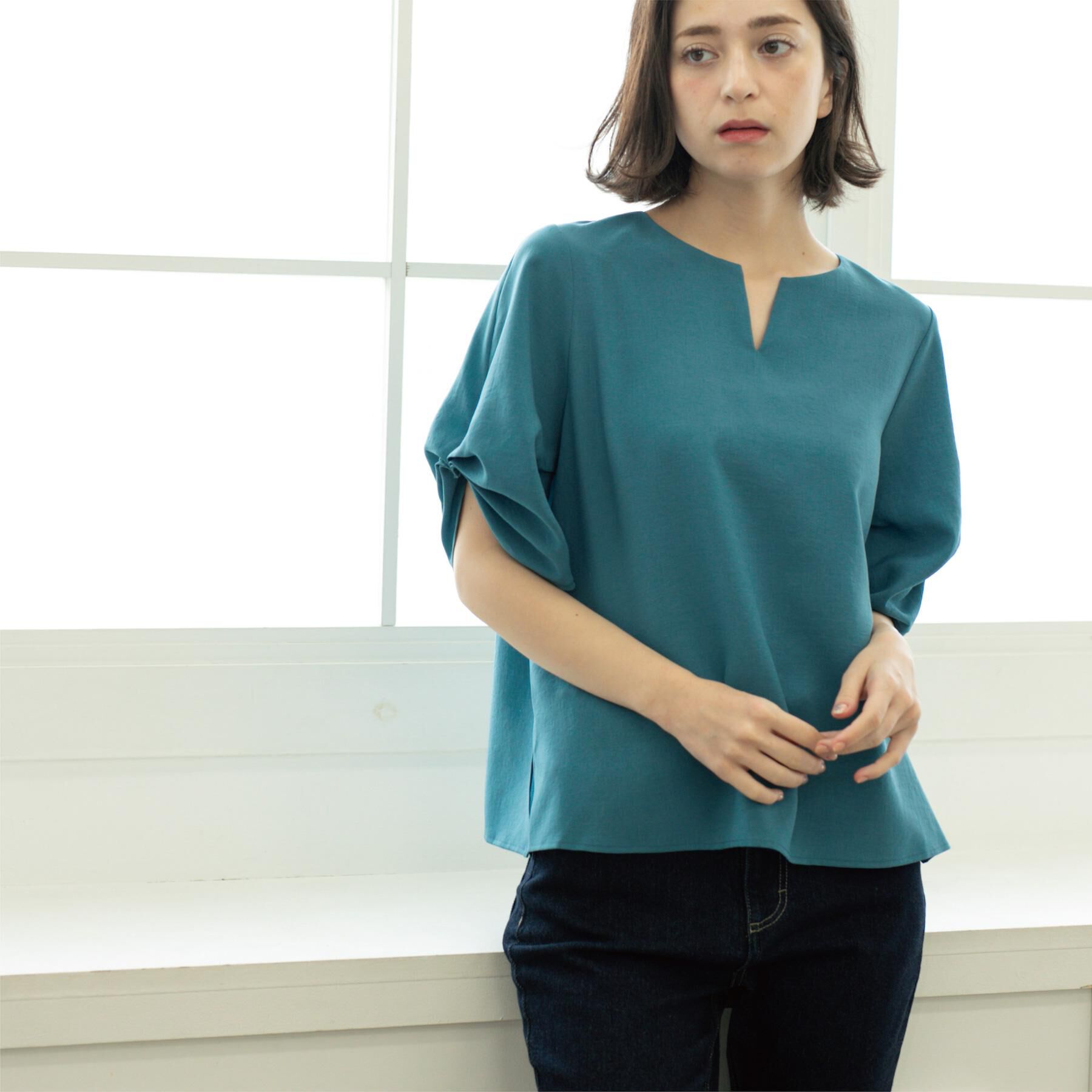 OPAQUE.CLIP「リネンライクキーネックタックスリーブブラウス【洗濯機洗い可/吸水速乾/接触冷感】」|シャツ・ブラウス|