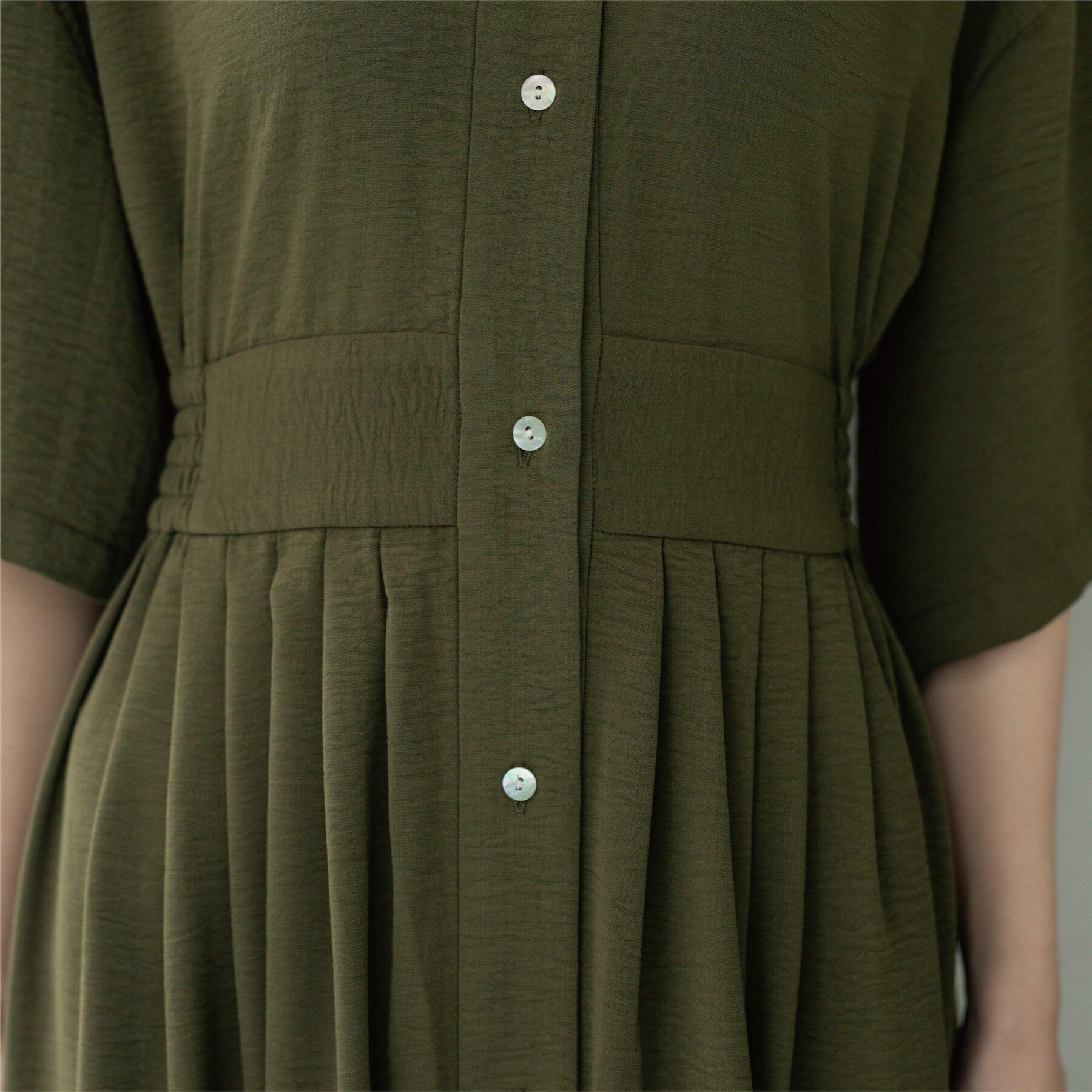 OPAQUE.CLIP「シャーリングフィット＆フレアワンピース【洗濯機洗い可】」|ワンピース|