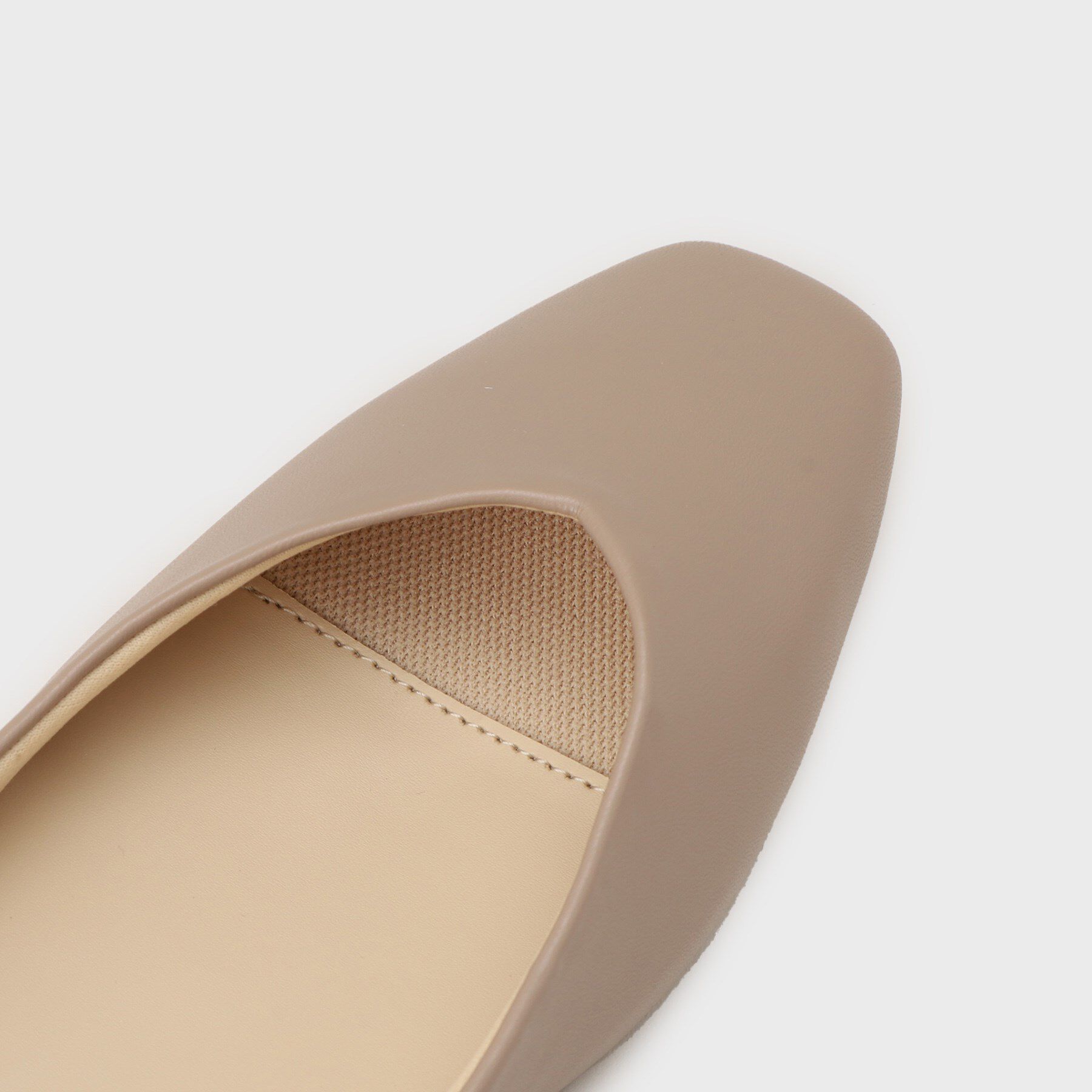 OPAQUE.CLIP「【抗菌防臭加工/生活防水】メタルパーツVフラットパンプス」|パンプス|