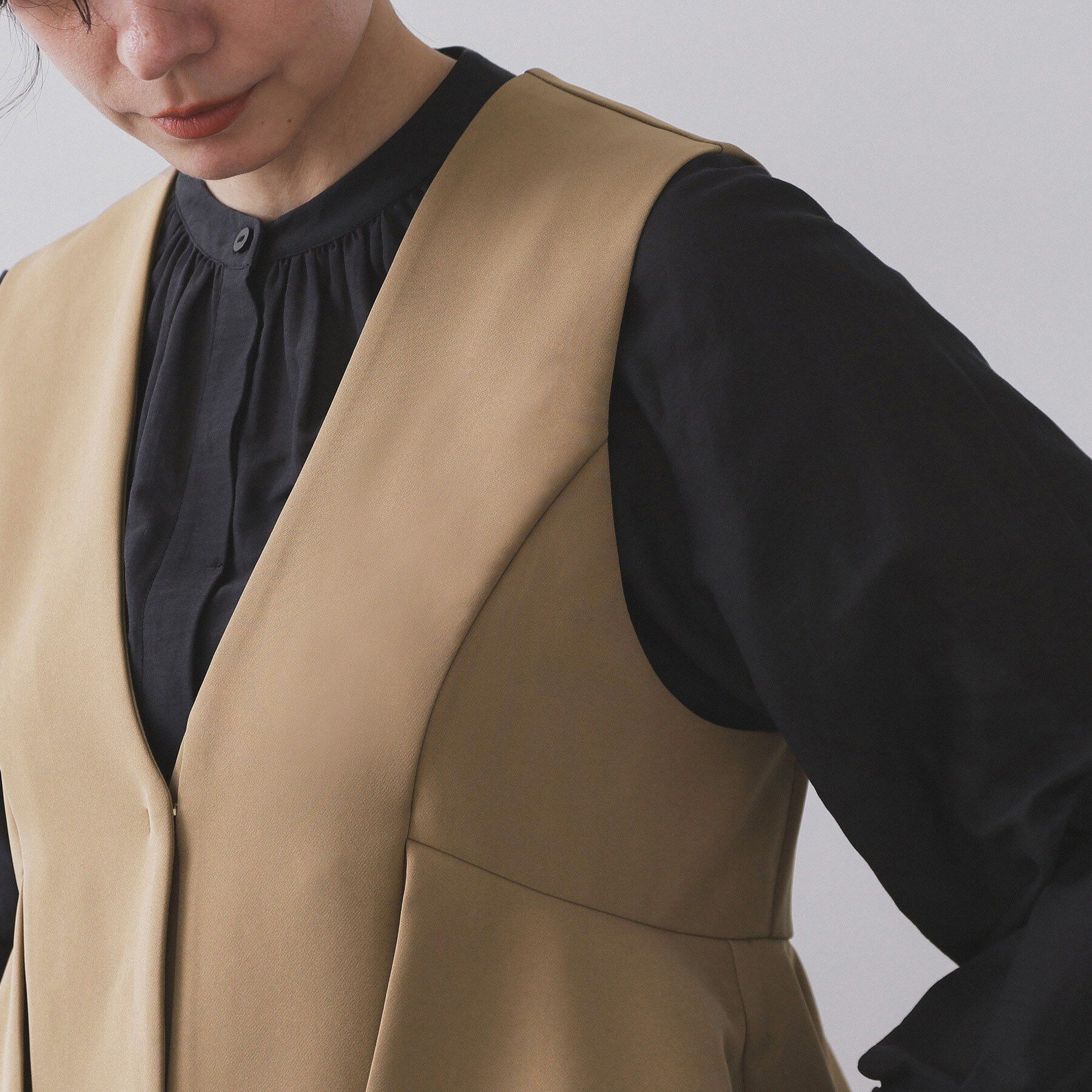 OPAQUE.CLIP「フリルペプラムジレ/セットアップ対応可【洗濯機洗い可】」|ベスト・ジレ|