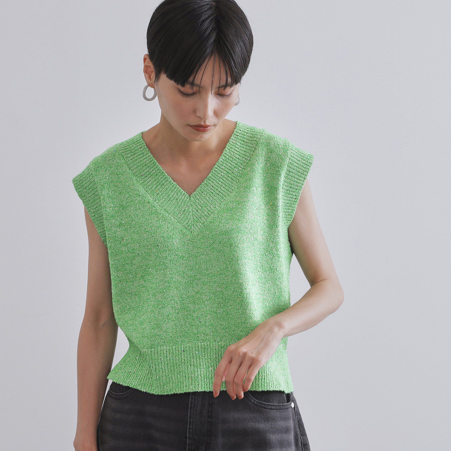 OPAQUE.CLIP「スパンコールラメVネックニット【洗える】」|ニット・セーター|グリーン(622)