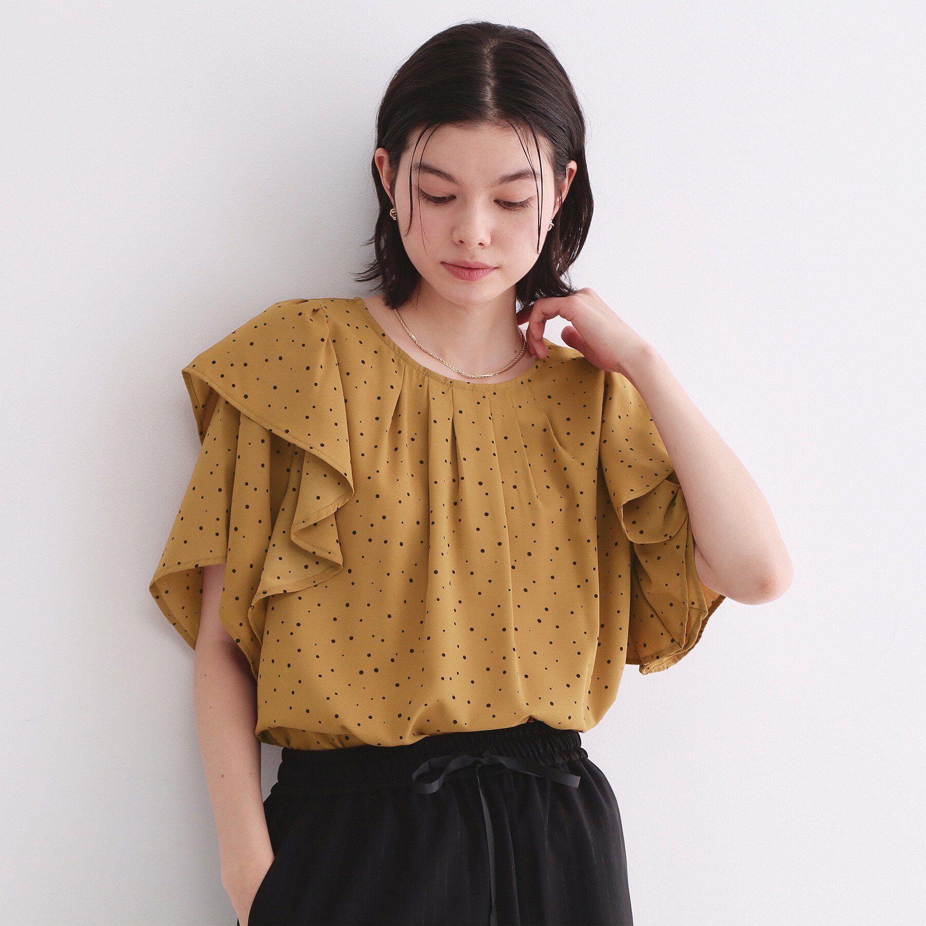 OPAQUE.CLIP「ランダムドットフリルブラウス【洗濯機洗い可】」|シャツ・ブラウス|キャメルブラウン(1