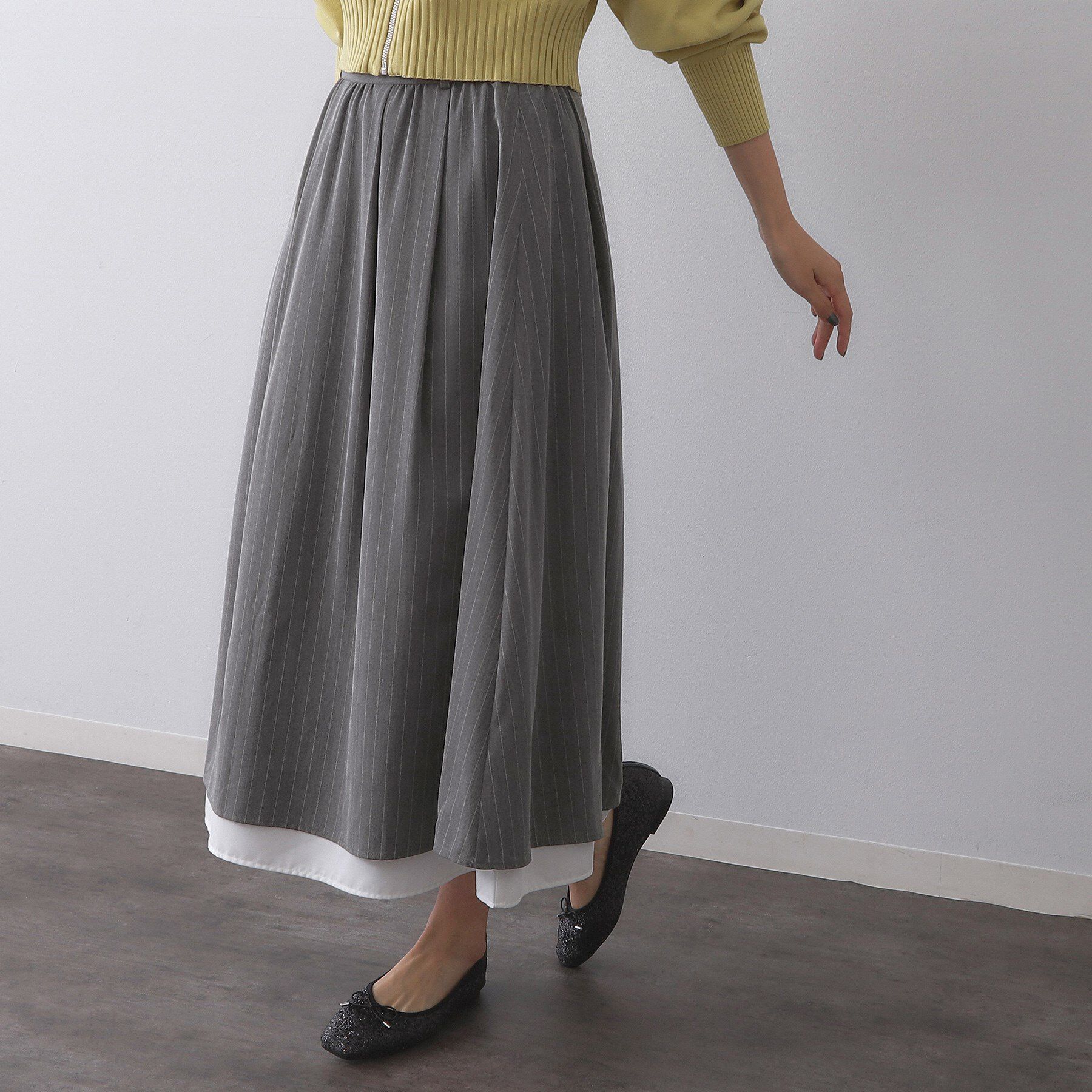 OPAQUE.CLIP「ピンストライプレイヤード風フレアスカート【洗濯機洗い可】」|スカート|チャコールグレー(3