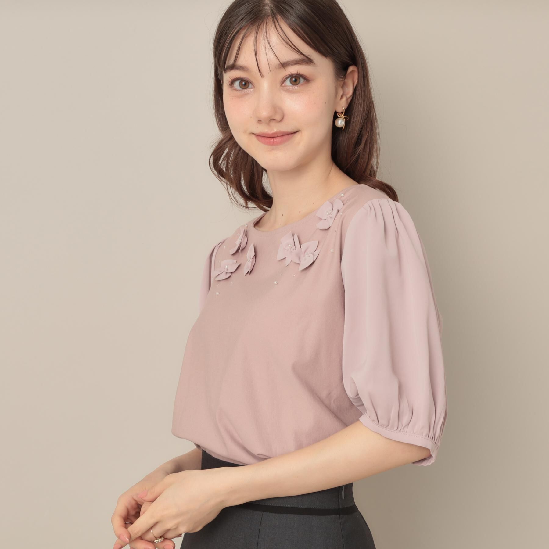 Couture broach「【接触冷感・UVカット】シフォンフラワーエンブロドッキングカットソー」|Tシャツ・カットソー|