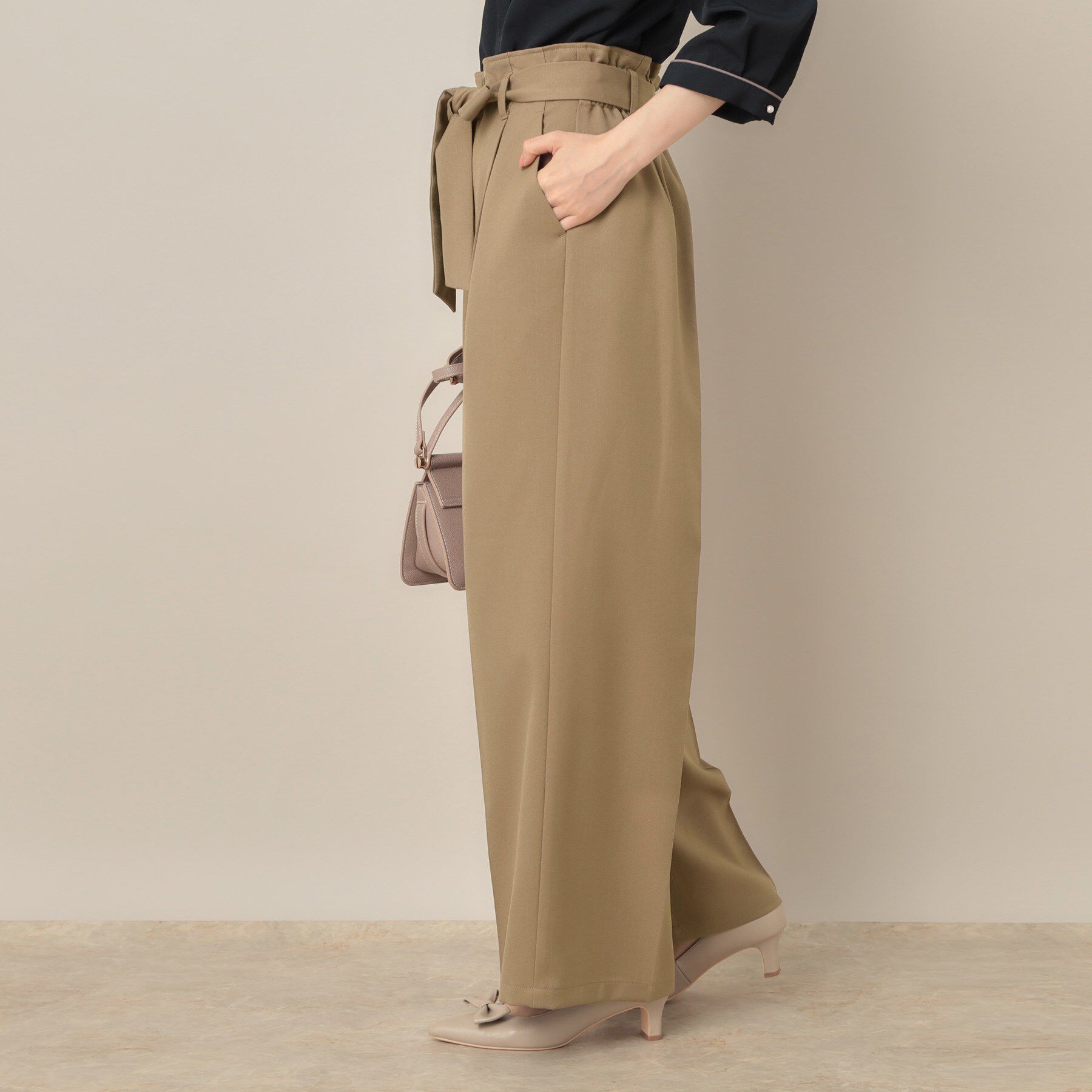 Couture broach「【帯電防止・通勤】ウエストリボン サスペンダー付きワイドパンツ」|その他|