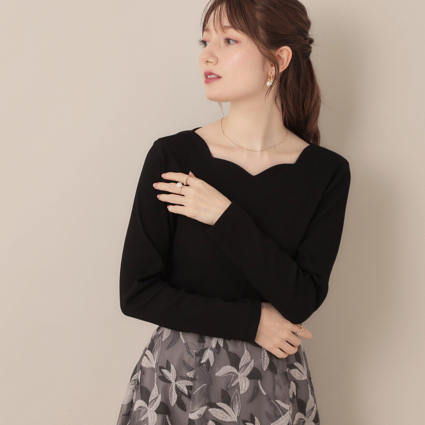 Couture broach「【マシンウォッシャブル・通勤・大人可愛い】ハートネックテレコプルオーバー」|Tシャツ・カットソー|