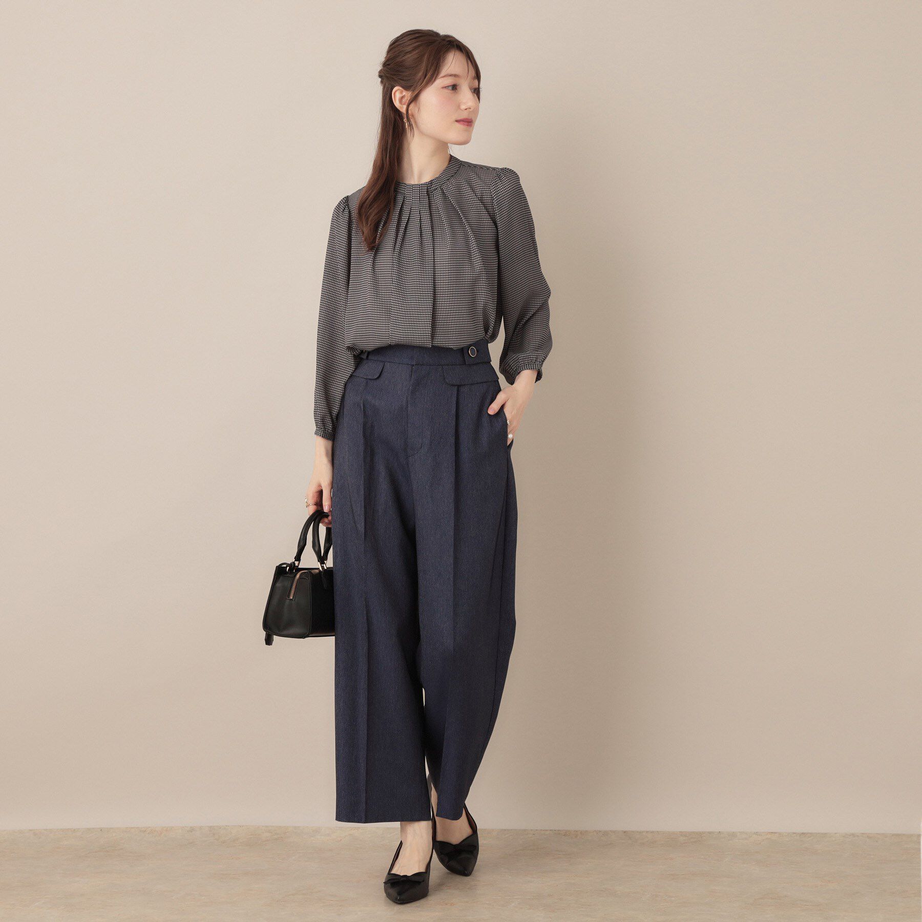 Couture broach「【大人可愛い・パール取り外し・通勤】・タックタイチェック柄ブラウス」|シャツ・ブラウス|