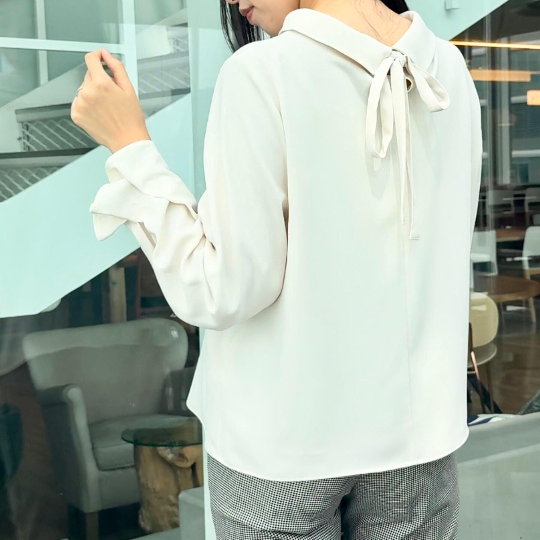 Couture broach「【大人可愛い・通勤】ロールカラーバックリボンブラウス」|シャツ・ブラウス|