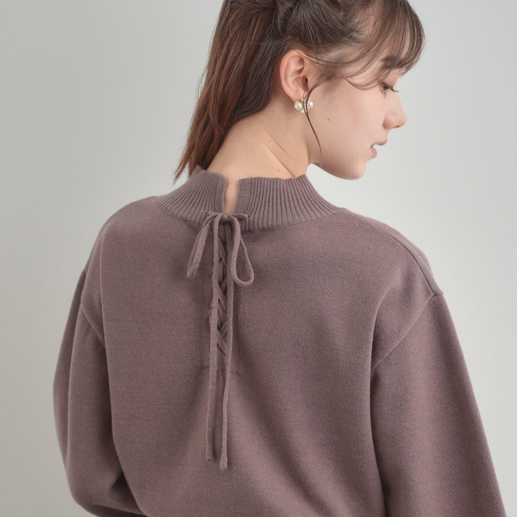 Couture broach「【後ろ姿も着映える・通勤】バックレースアップ微起毛ニット」|ニット・セーター|