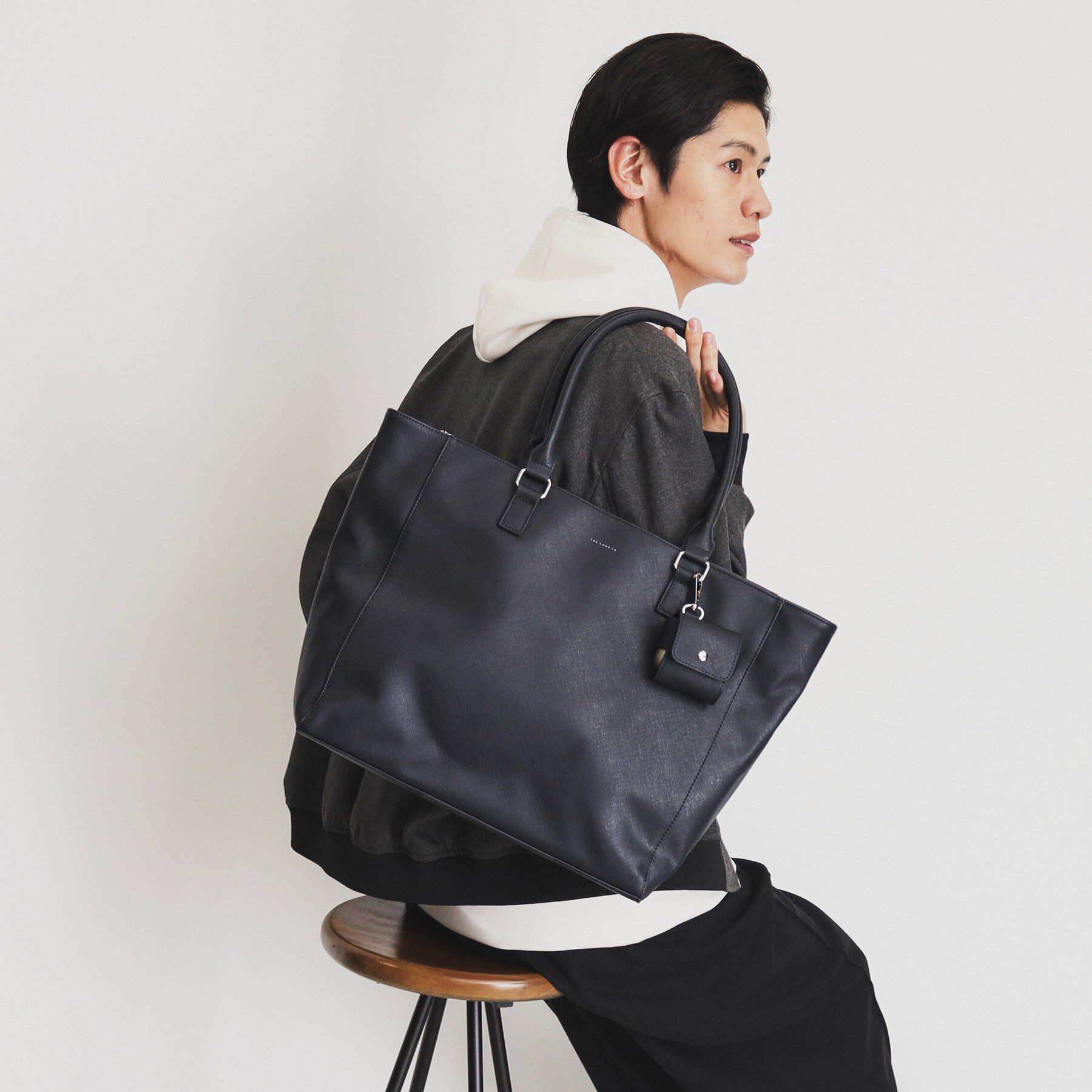 THE SHOP TK「【A4サイズ／ビジネスでも使える】合皮トートバッグ イヤホンケース付き」|トートバッグ|