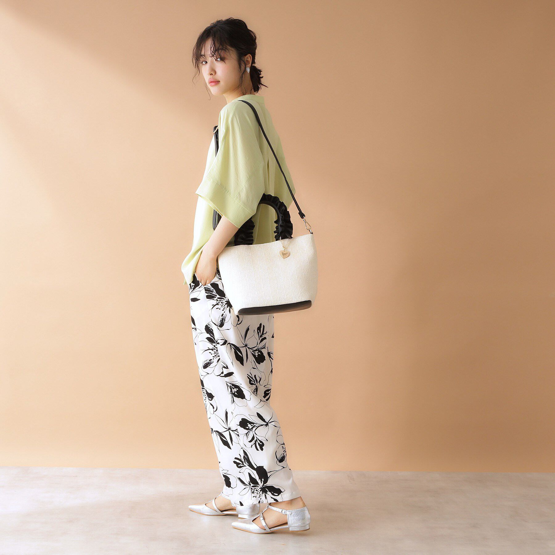 THE SHOP TK「雑材フリルハンドバッグ」|トートバッグ|