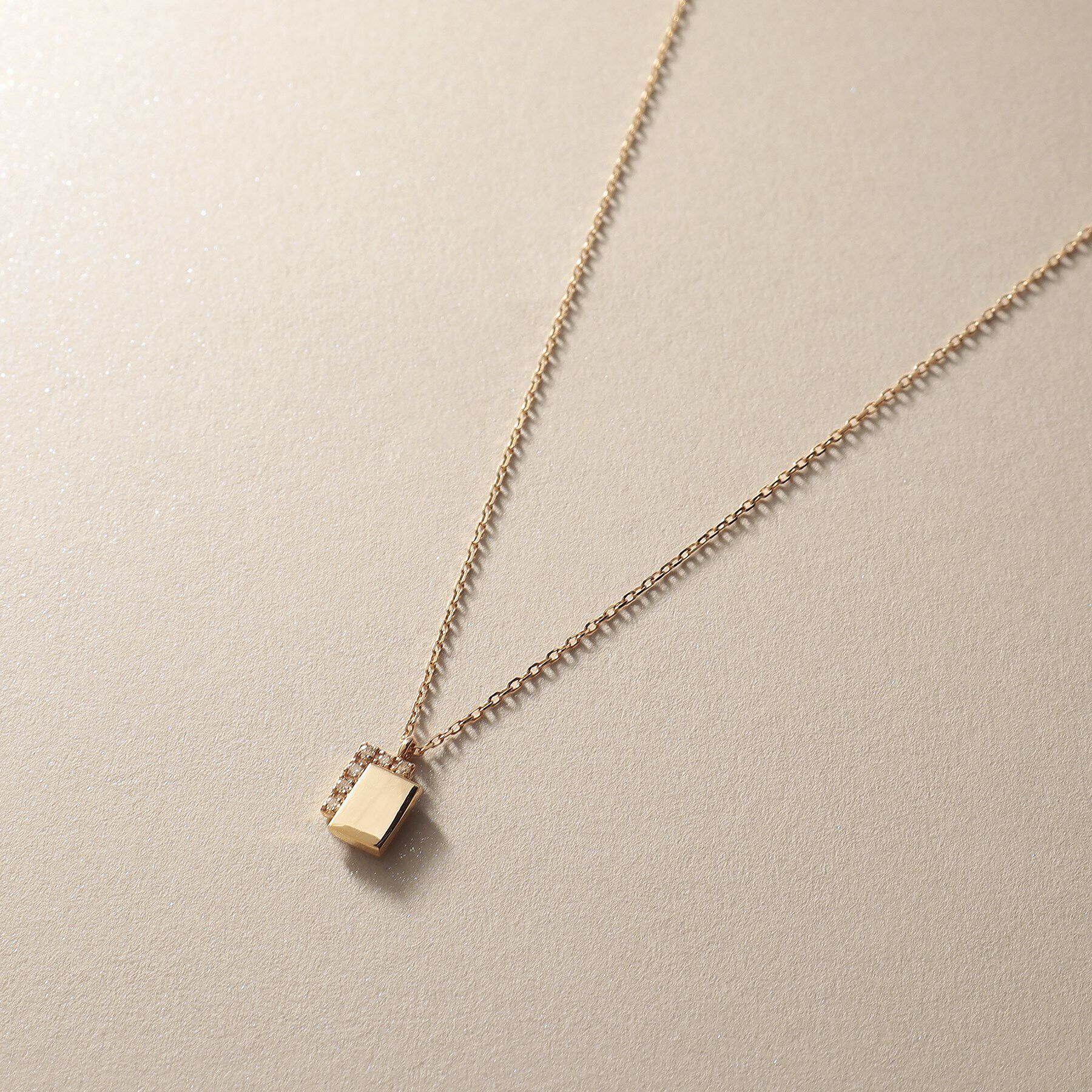 COCOSHNIK「K10ダイヤモンド シフテッドスクエア ネックレス」|ネックレス|